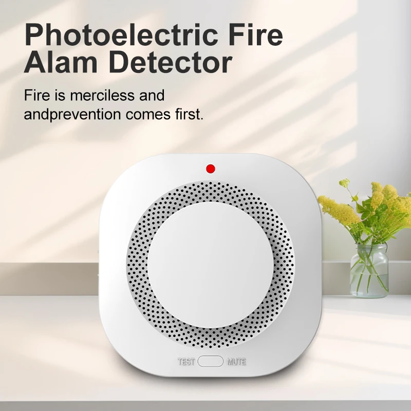 เครื่องตรวจจับควันอัจฉริยะการป้องกันความปลอดภัยสัญญาณเตือนควันป้องกันอัคคีภัยสำหรับการรักษาความปลอดภัยภายในบ้านผ่านแอพชีวิตอัจฉริยะ ﻿