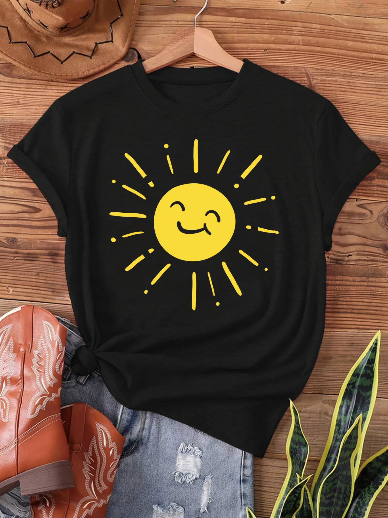 Women's Smiling Sun Graphic T-Shirt Printed Short Sleeve Crew Neck Casual Top Lightweight Breathable Summer and Spring Wear Y2K