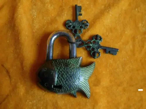 Elaborate Interesting Chinese old-style Copper Fish lock / 2keys