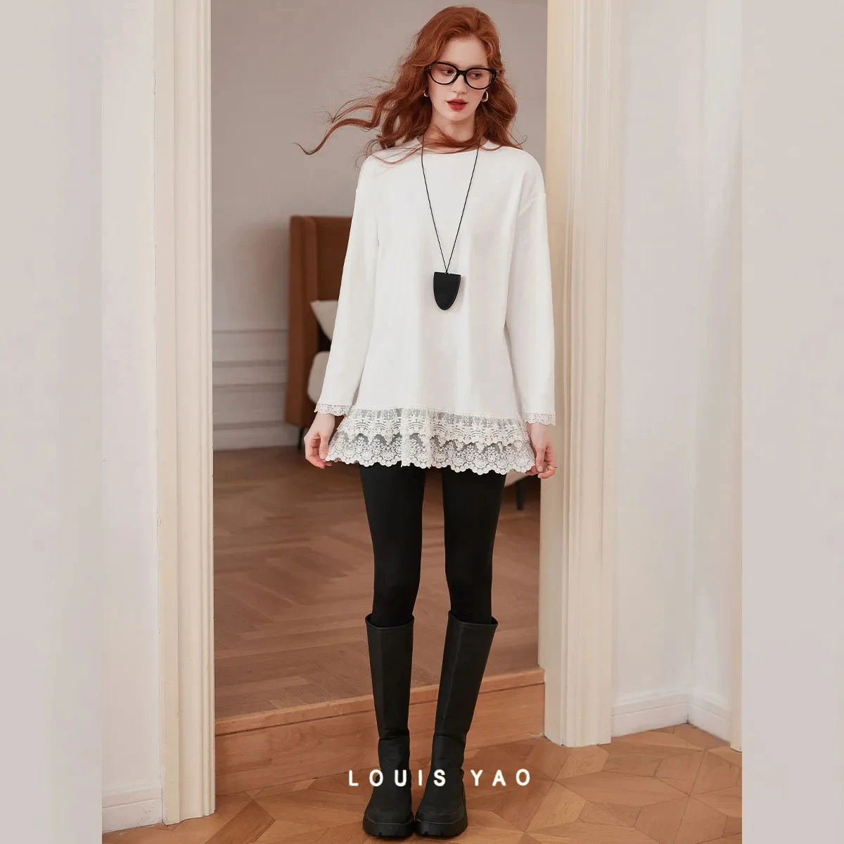 

Женская футболка LOUIS YAO, осень/зима 2022, повседневные бархатные утолщенные двухслойные кружевные футболки с круглым вырезом, которые можно носить на улице