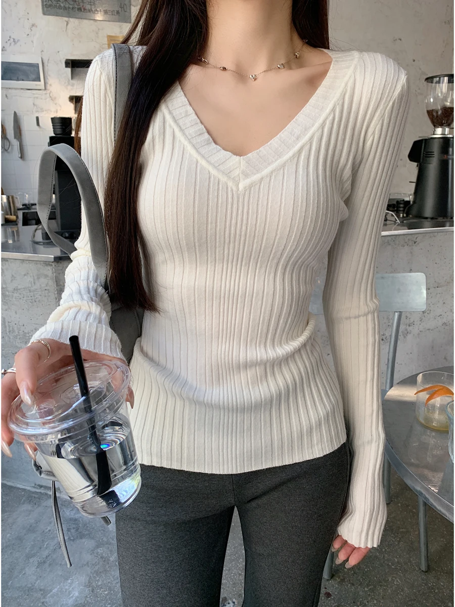 

Soft Cozy V-Neck Long Sleeve Andy Fleece Knitted Base Layer Pure Color Top Korean Style Slim Fit Women's Fashion Spring 2026