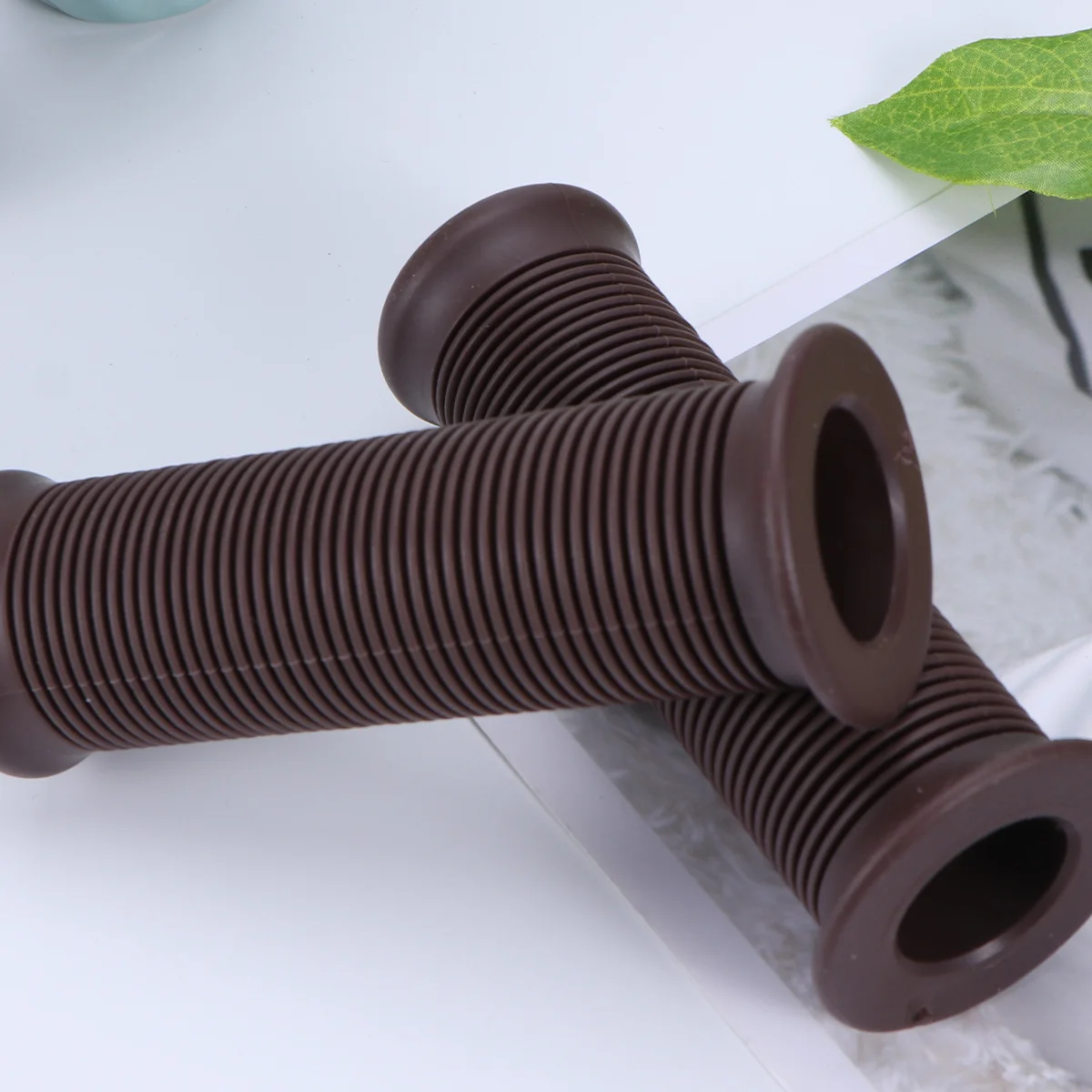 

1Pair Dark Brown Vintage Handlebar Grips Rubber Durable Non-Slip Universal Cycling Bike 25-28mm Shock Absorbing Threaded Handle