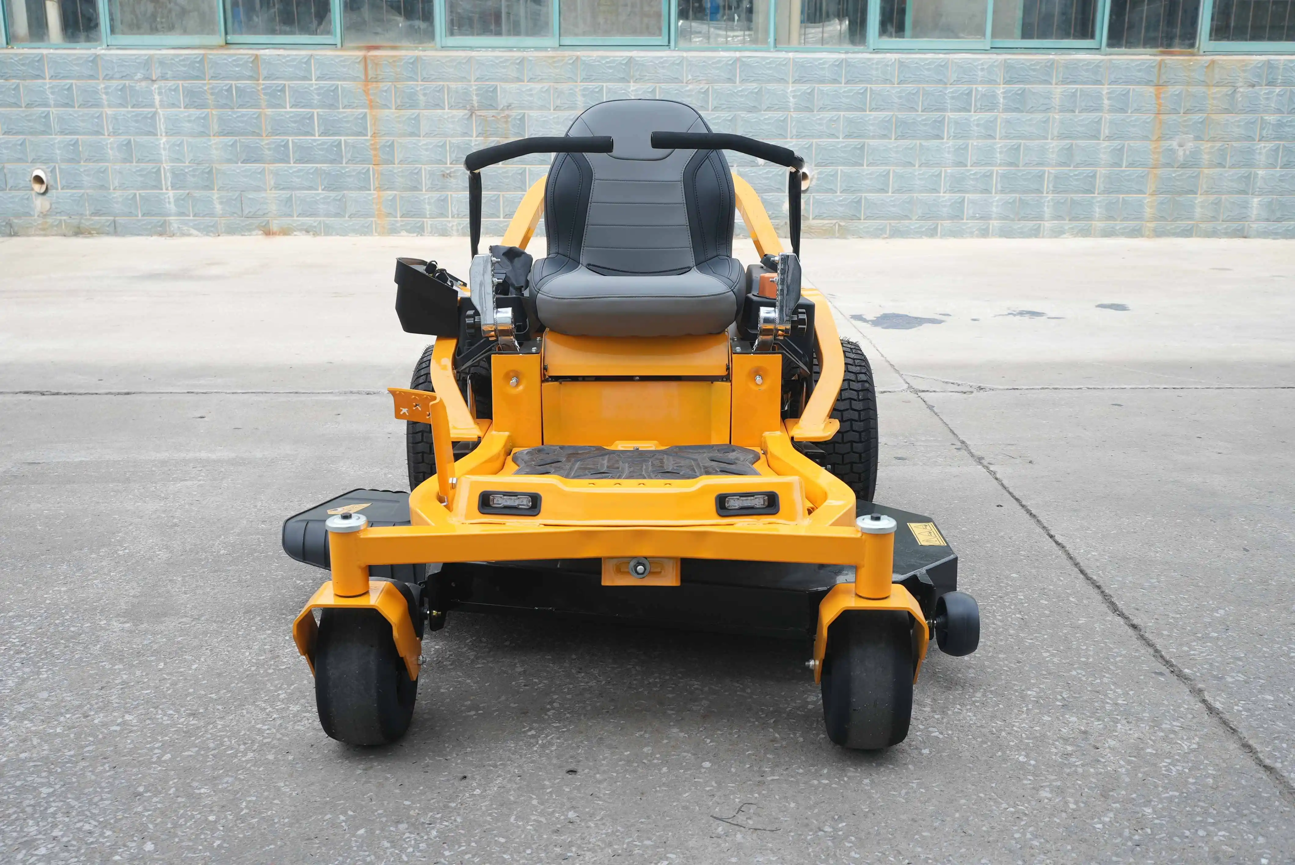 جزازة عشب كهربائية لاسلكية ببط - مراجعة Lawn Mower Battery وسعره