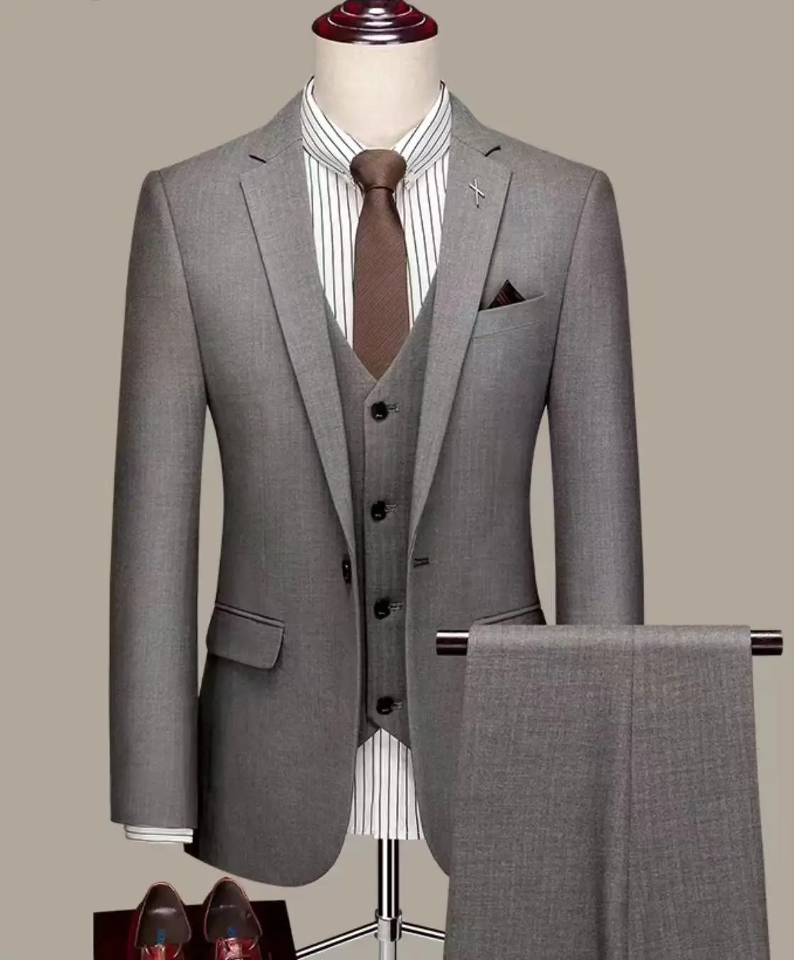 Grijs heren trouwpak met één rij knopen, slim fit pak, bruidsjonkerspak, formeel pak, zakelijk pak