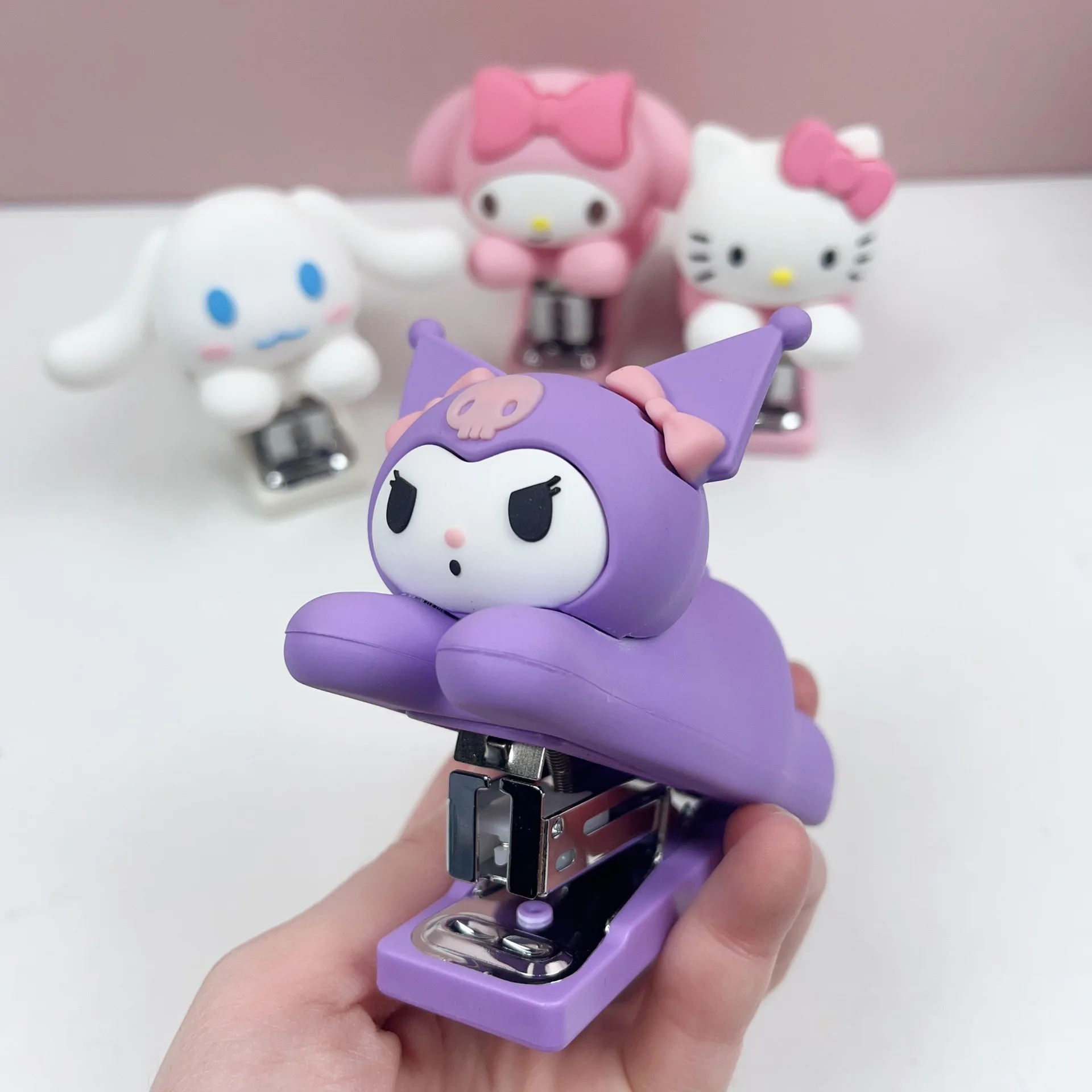 Sanrio Kuromi Máquina de grampo dos desenhos animados, Kuromi, Minha melodia, Cinnamoroll, Boneca Anime, Pasta de papel, Papelaria, Ferramentas de encadernação, Presente