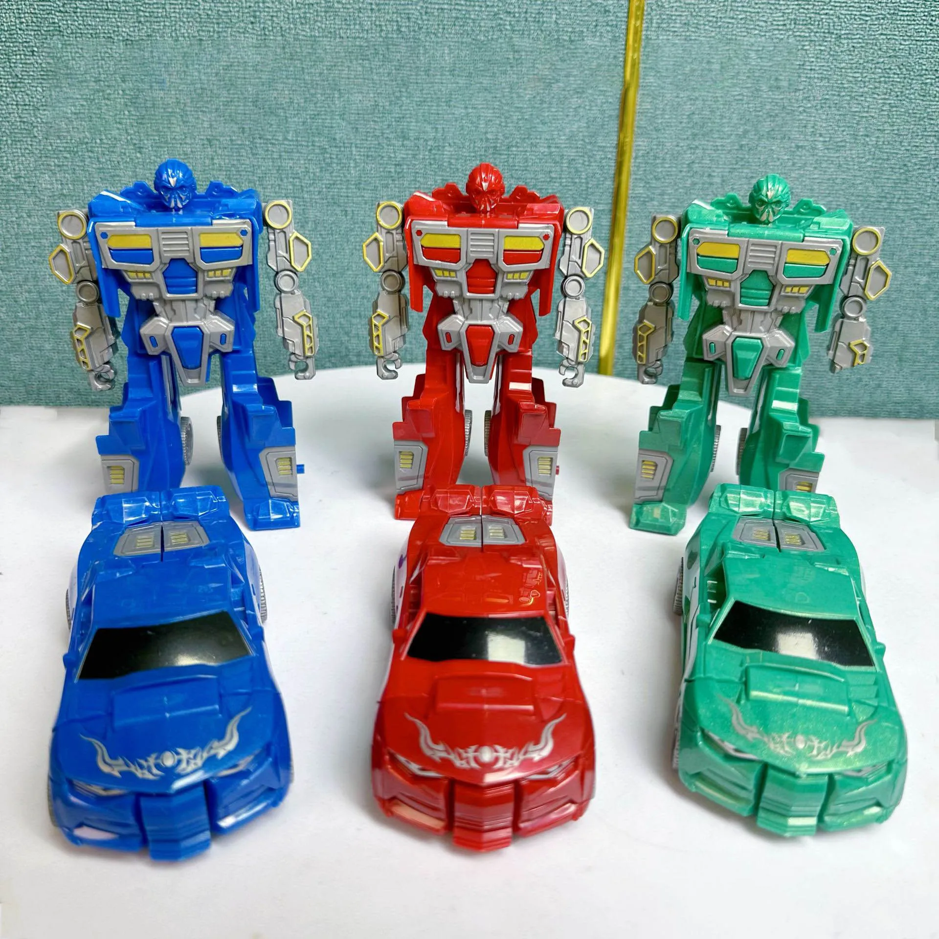 Giocattoli robot per auto trasformatore per bambini 2 in 1 Cool Transformer Robot Car Ragazzi Giocattoli educativi Decorazione del desktop Regalo