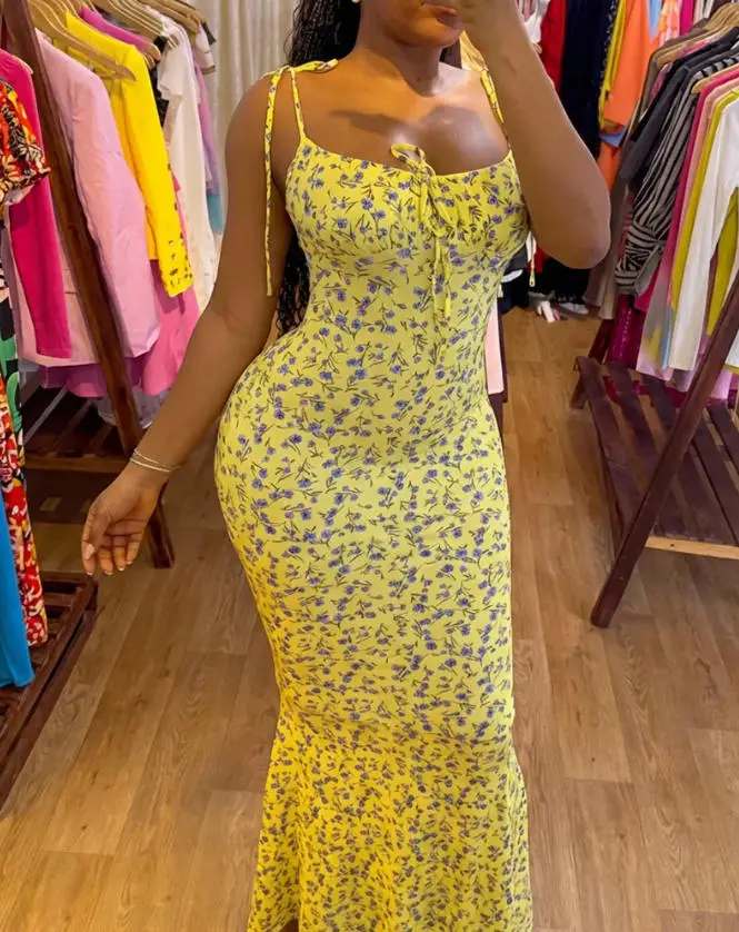 

Ditsy Floral Print U-Neck Self Tie Spaghetti Straps Mermaid Hem Maxi Dress Slim Fit Ruched Tied Detail Vacation Dress