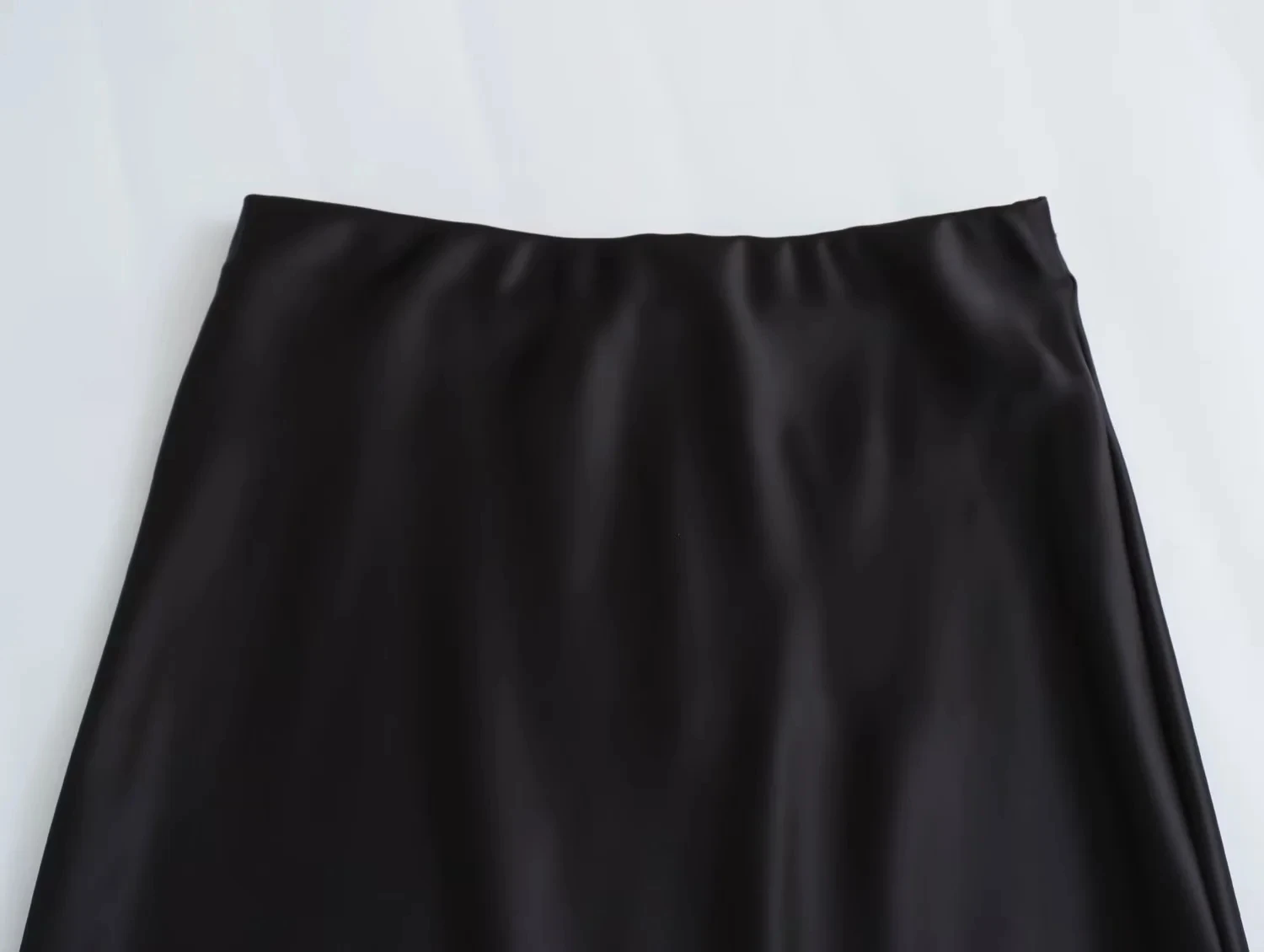 KONDALA Vintage Satin Einfarbige Lange Röcke Damen Hohe Taille Elastische Seidige Röcke Mode 2025 Frühling Elegante Gerade Röcke – Detail 8
