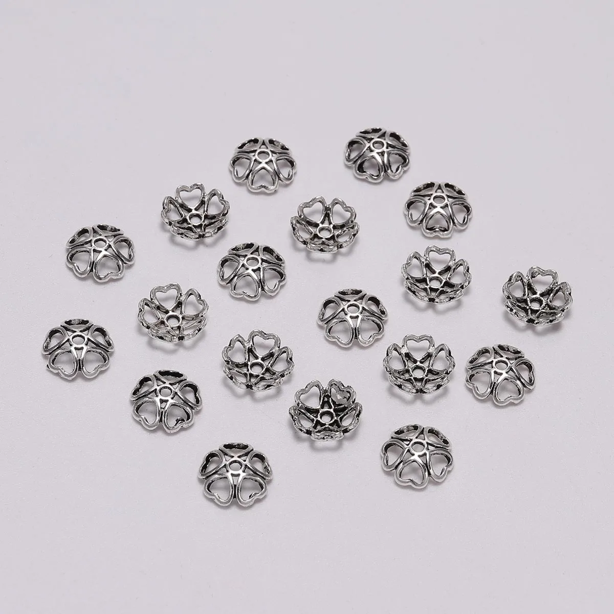 50PCS Five Petal heart-shaped Flower Bead Cap Flower Separated Bead pendant, Scattered Bead Flower Holder DIY Accessory Material