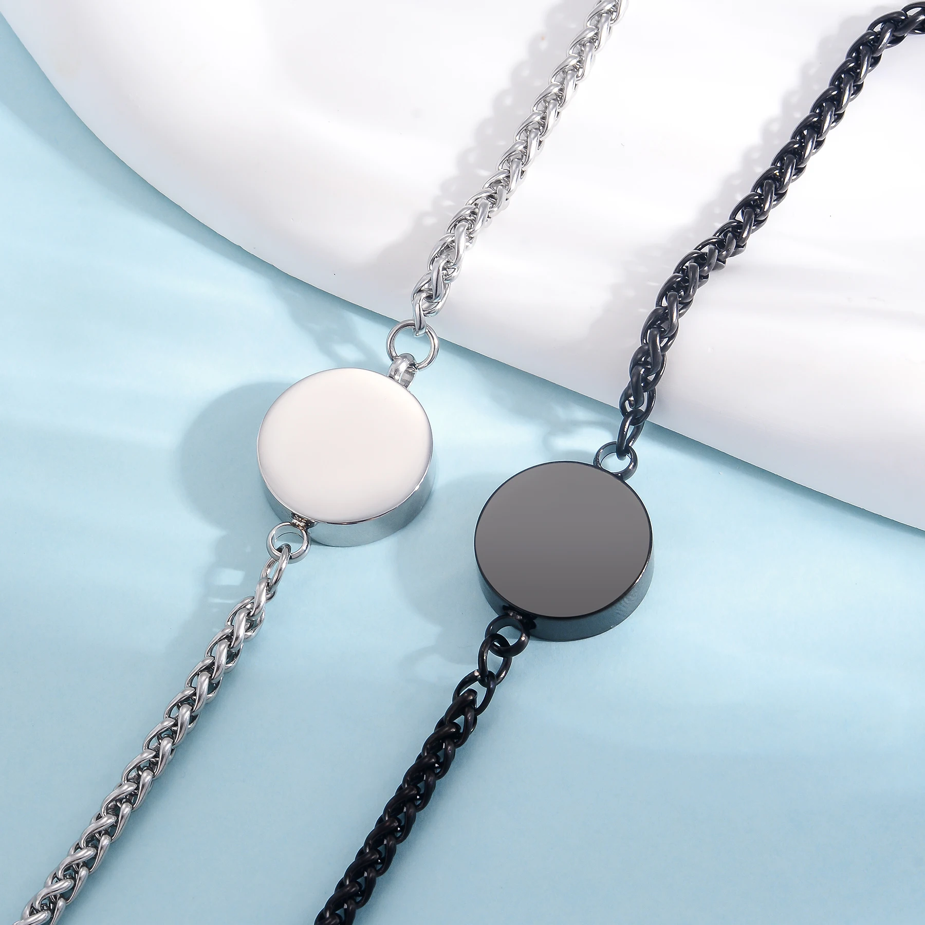 Maßgefertigtes Rundes Charm-Armband für Asche, Edelstahl-Erinnerungsstück für die Einäscherung, Gedenkarmreif für die Aufbewahrung von menschlicher oder tierischer Asche – Detail 8