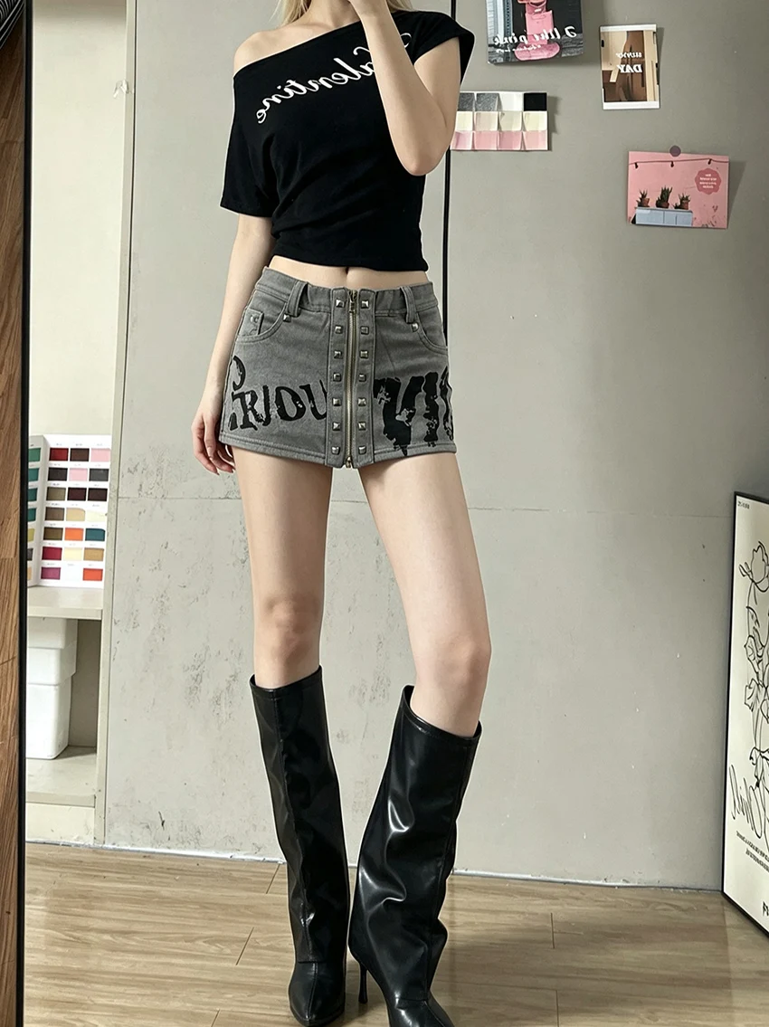 Women Fashion Vintage Punk Skort Letter Graphic Front Zip Metal Stud Cross Pocket Low Waist Y2K Gothic Street Wrap Skort Shorts