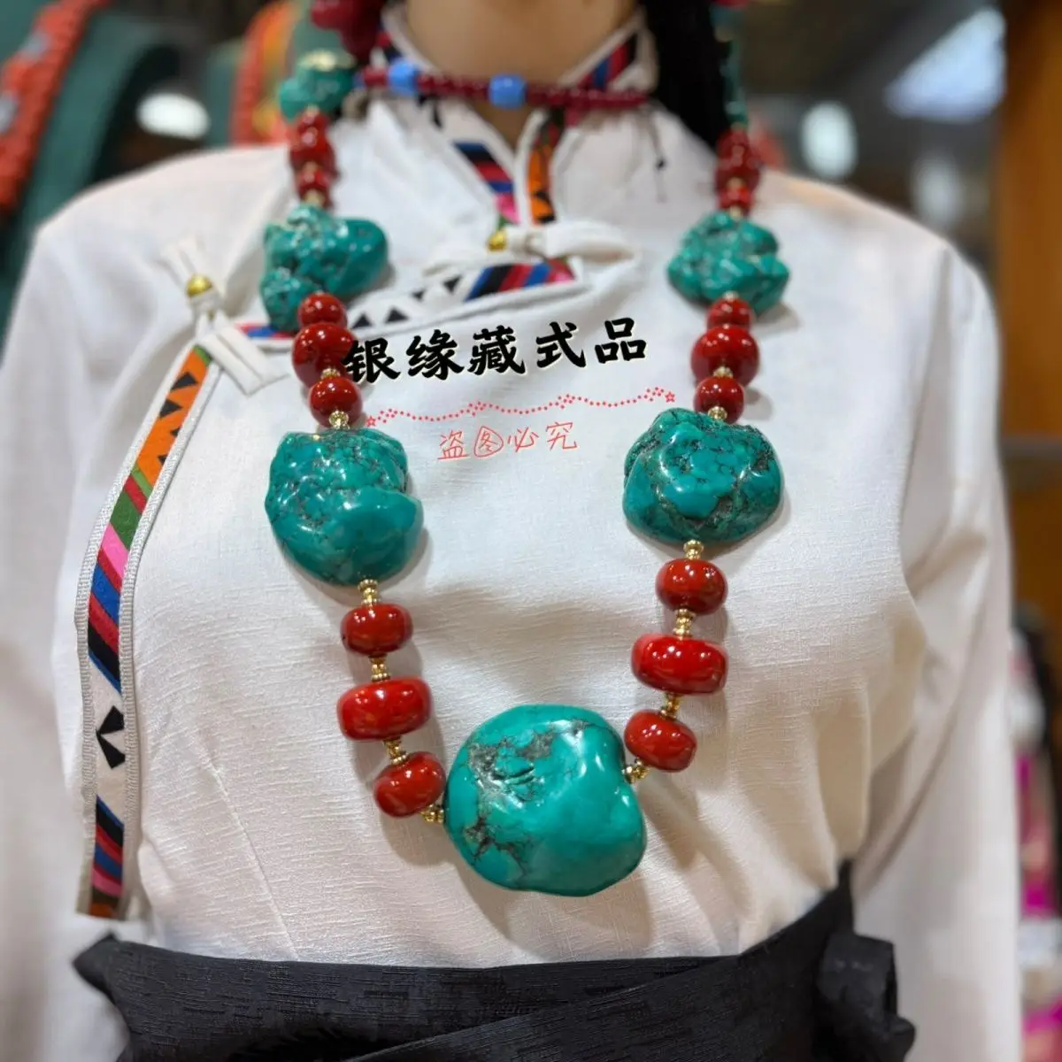 

New Xizang Tibetan imitation coral necklace Daloo nine-eyed ethnic style stone