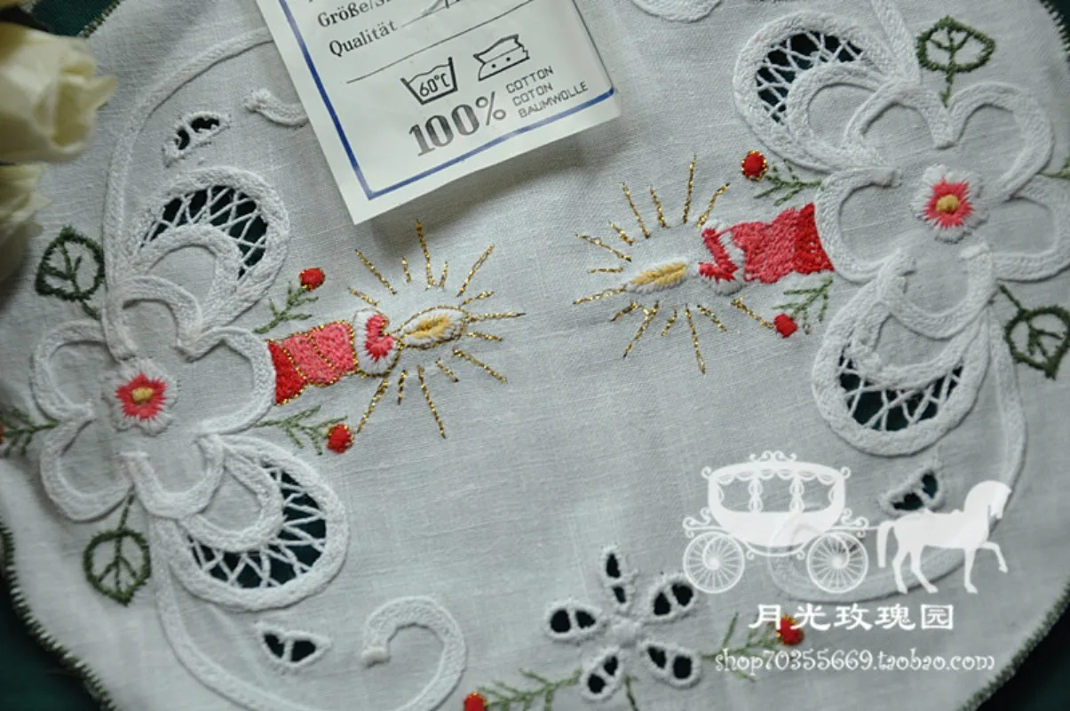 4 قطع من القطن الخالص الأبيض على طراز عيد الميلاد منديل مزخرف على شكل كوستر