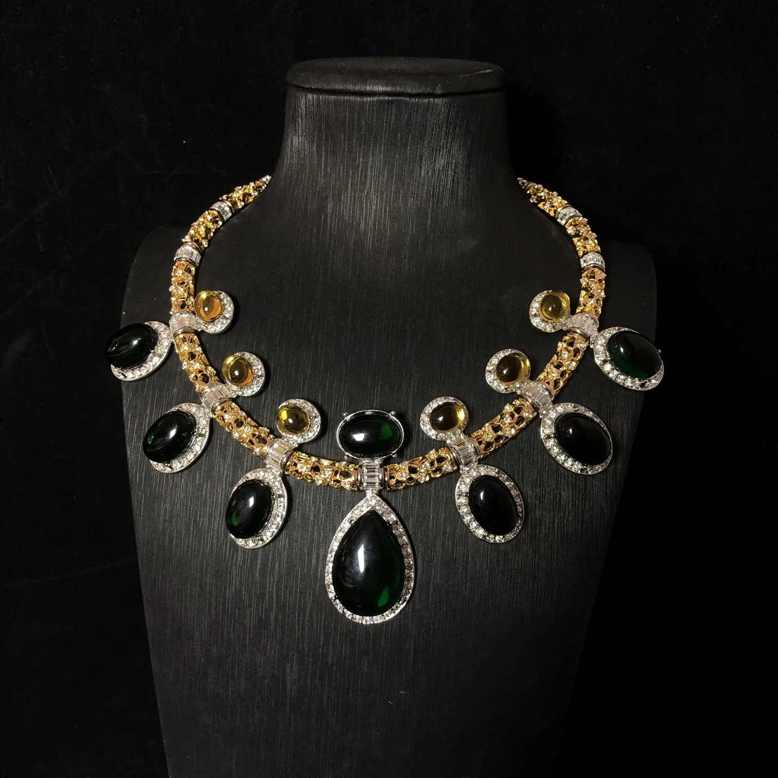 glass crystal necklace women's black diamond hollowed pendant chocker chain