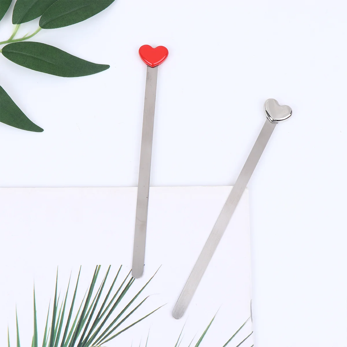 

2Pcs Stainless Steel Heart Bookmark Unique Metal Pendant Design Book Page Marker for School Office Graduation Gift Silver Red