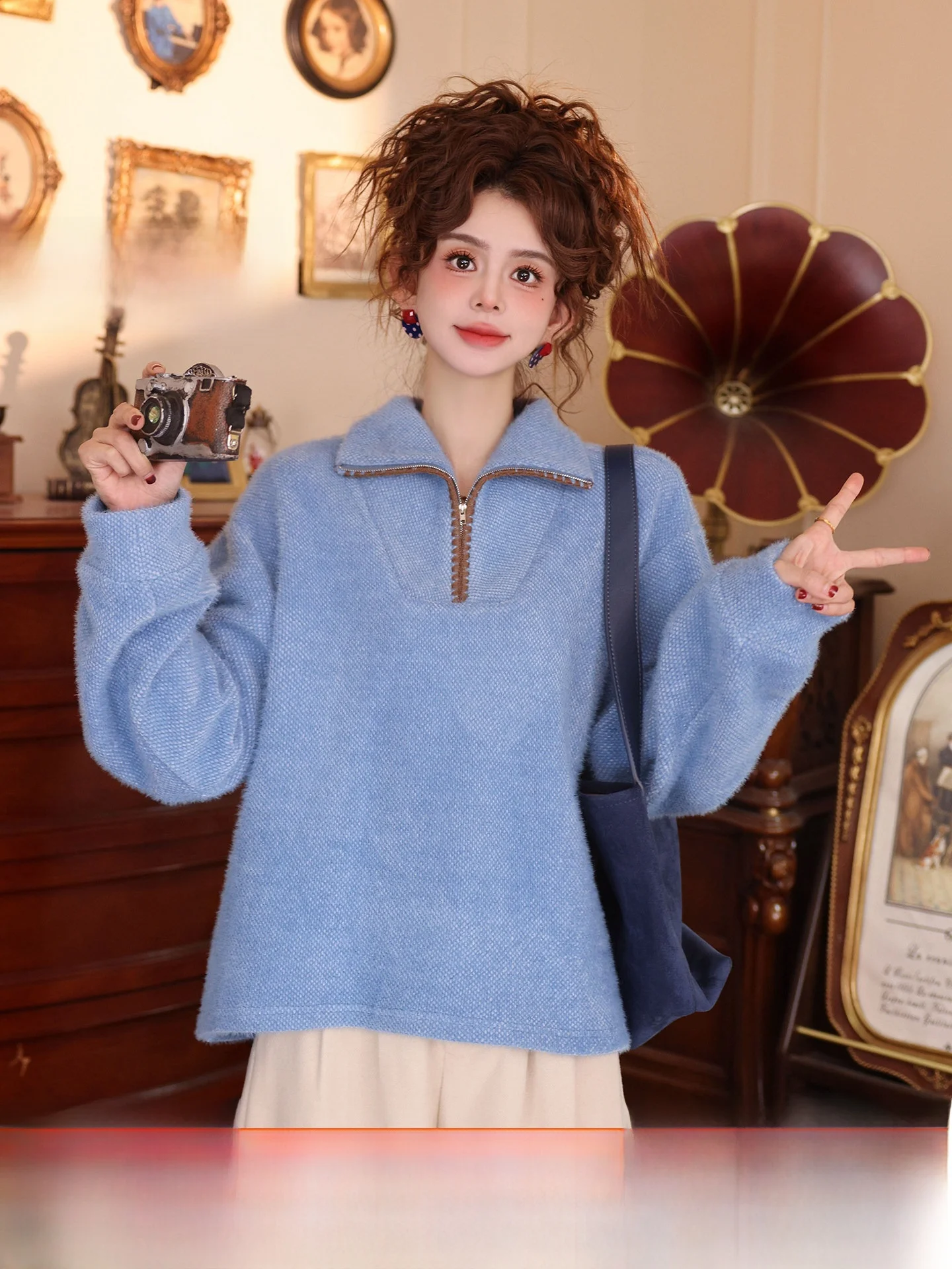 

Loose Fit Blue Knitted Sweater Women's Pullover Anti-Aging Top Chen Jiajie New 2025 Autumn Winter Polyester Blend Knitwear