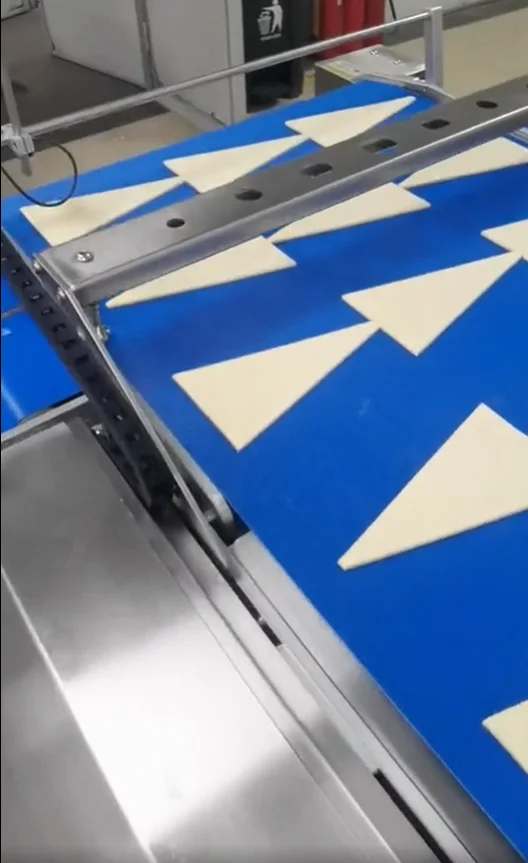 Compact Frozen Croissant Making Machine Italian Croissant Production Line Croissant Shaping Machine customize