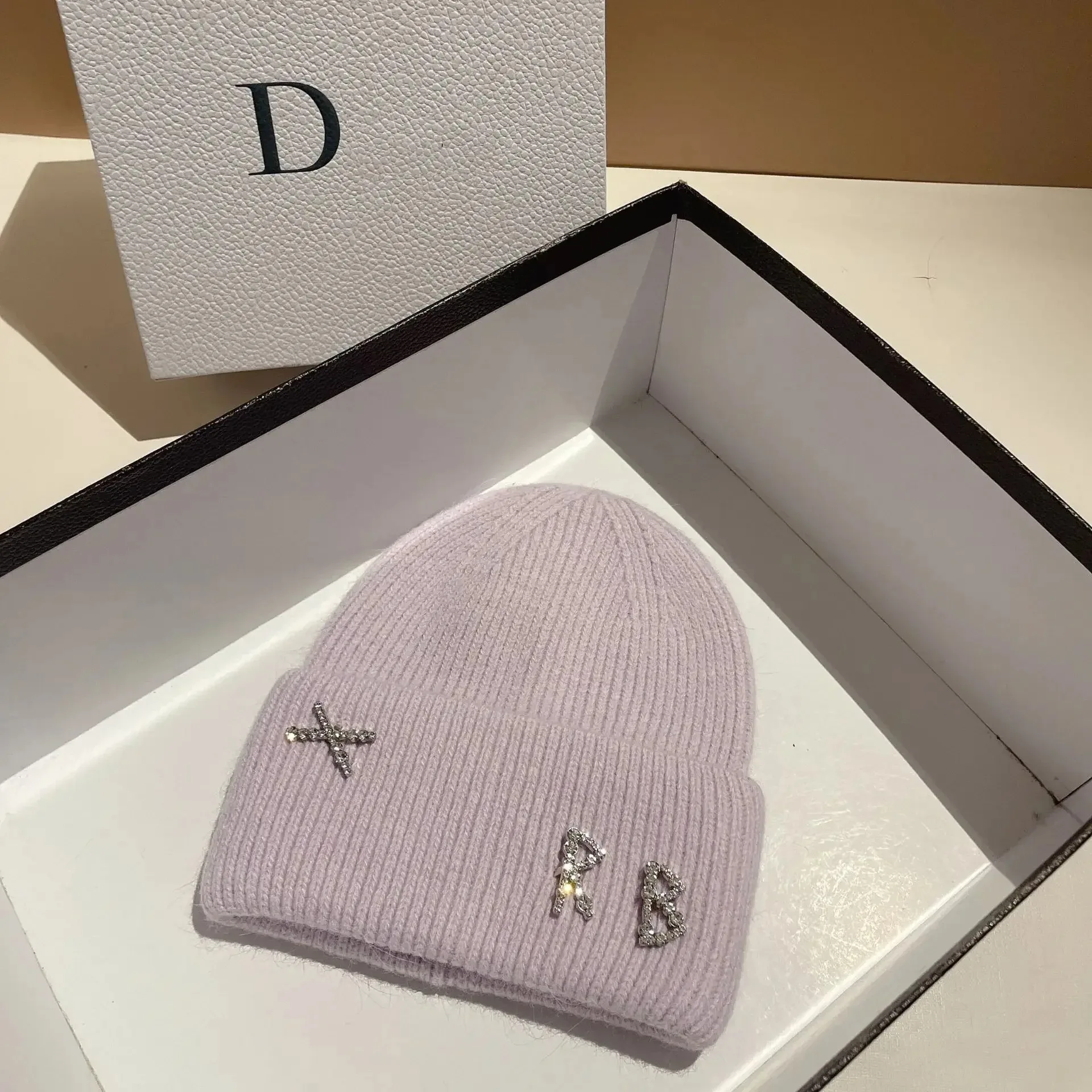 Neue Echte Modische Kaninchenhaar-Diamant-Buchstaben-Mütze, Warme Strickmütze für Damen, Designer-Freizeitmütze, Skimütze – Detail 9