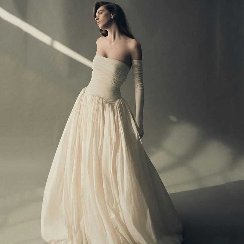 

Eightree Simple A-Line Wedding Dresses Boho Strapless Sleeveless Floor Length Bridal Dress White Wedding Prom Gown Customized