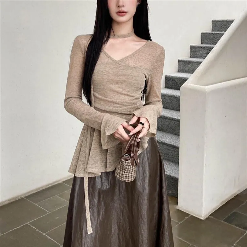 

Женская расклешенная футболка Sve Early Autumn 2025 с перекрестным V-образным вырезом в рубчик, европейский Sle, прямой крой, длинный све, полиэстер, без бренда