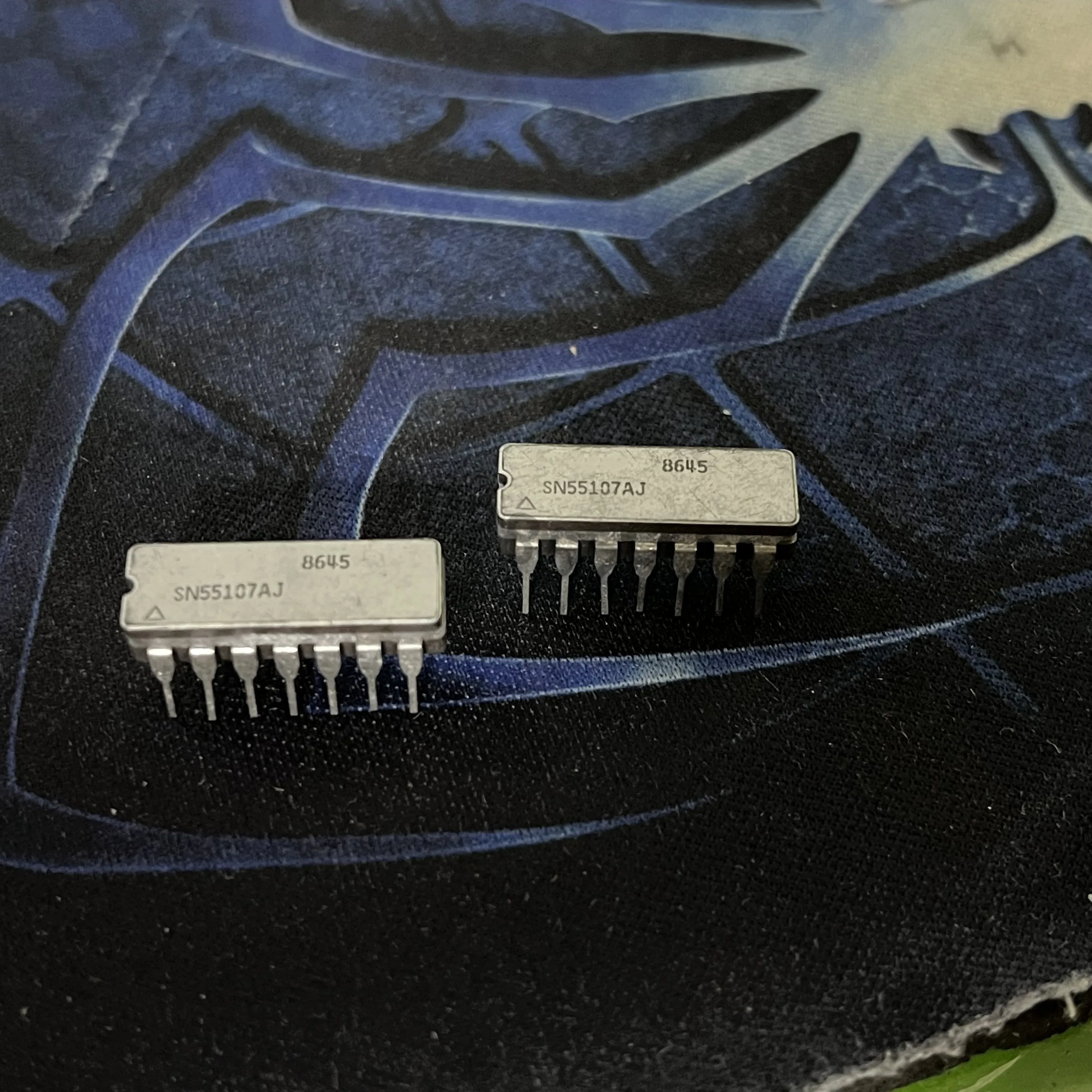 

SN55107AJ DIP 100% Новые оригинальные Бесплатная доставка 3 шт.-50 шт./партия