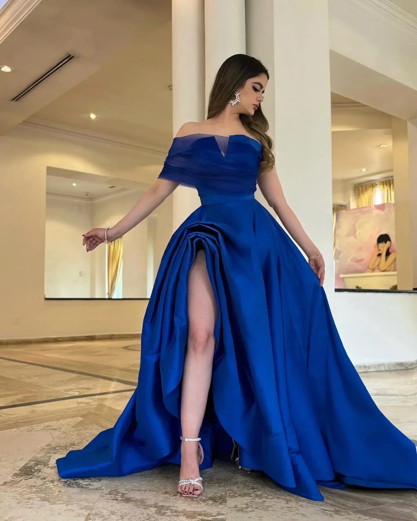 Moda azul real vestido de baile uma linha tule sem alças vestidos de noite cetim split pick-ups sem costas beleza feminino vestidos formais