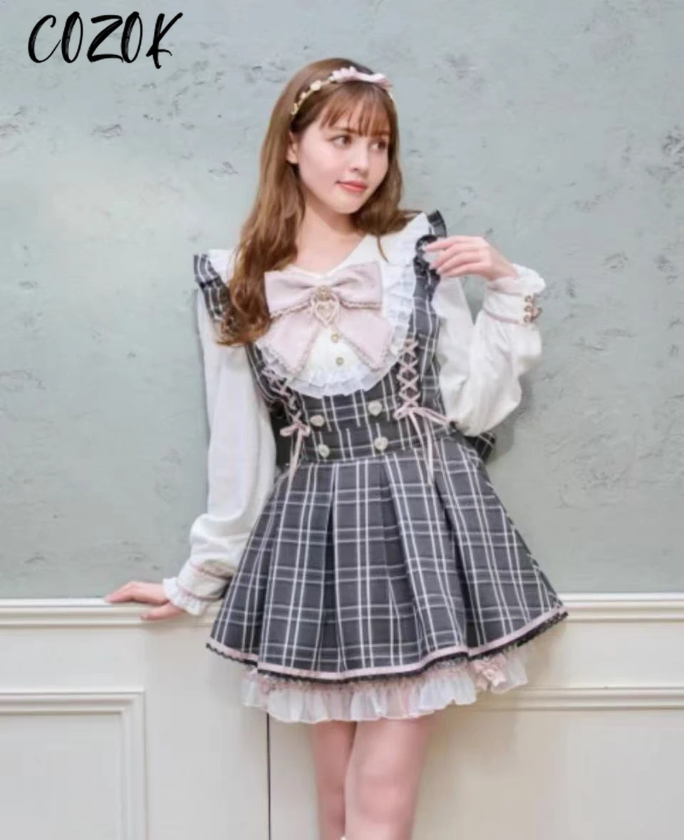 Zweiteiliges Set im japanischen Massenproduktion im Lolita-Stil, Dienstmädchenkleid, Puppenkragen, lange Ärmel, schmale Kuchen-Spitzenkleider und Shorts-Anzug