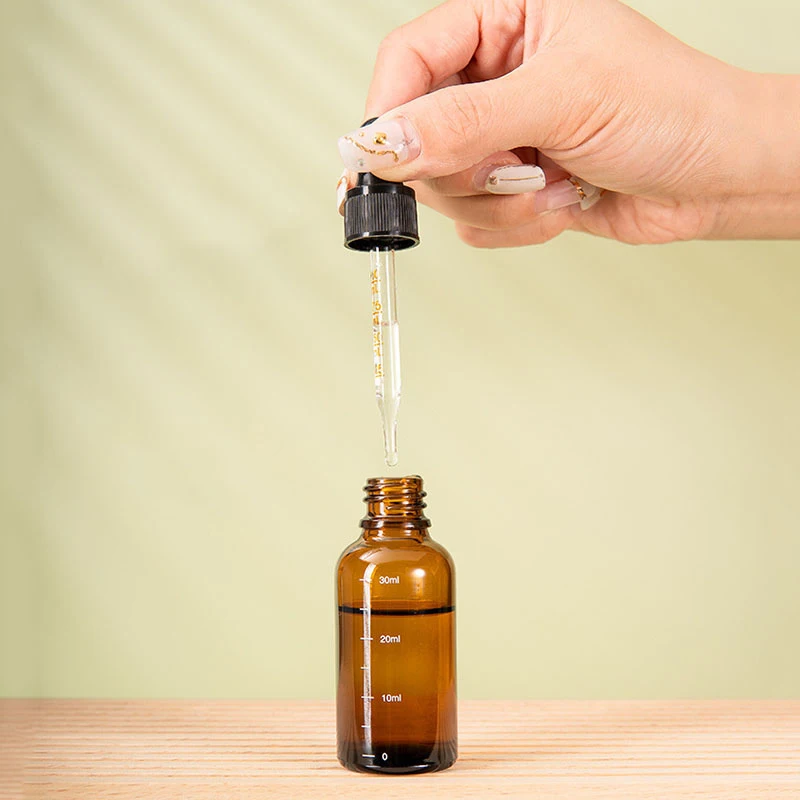 Butelki z zakraplaczem 5ml-100ml ze skalą, butelki z płynem do aromaterapii z bursztynowego szkła na oczu, butelki z pipetą wielokrotnego użytku, podróżne