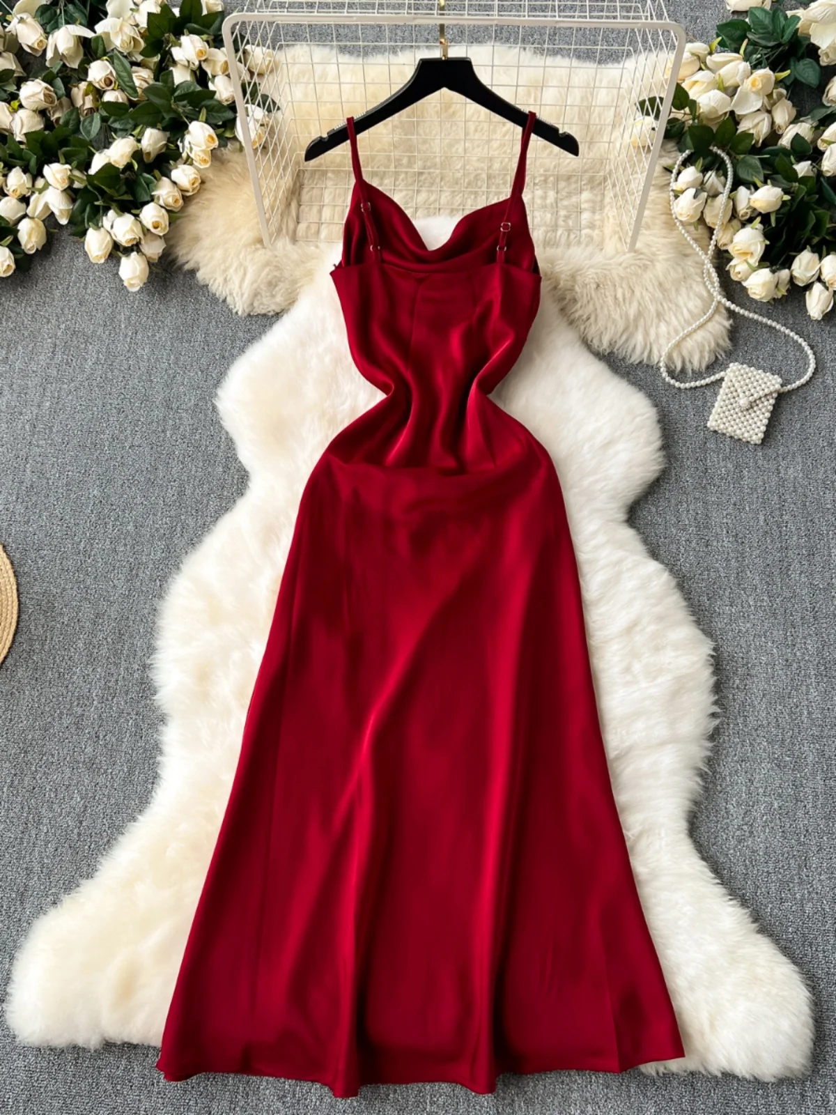 エレガントでセクシーなライト成熟スタイルドレス女性の官能的なスイングカラーストラップサテンロングスカート通勤韓国語バージョン A ラインスカート