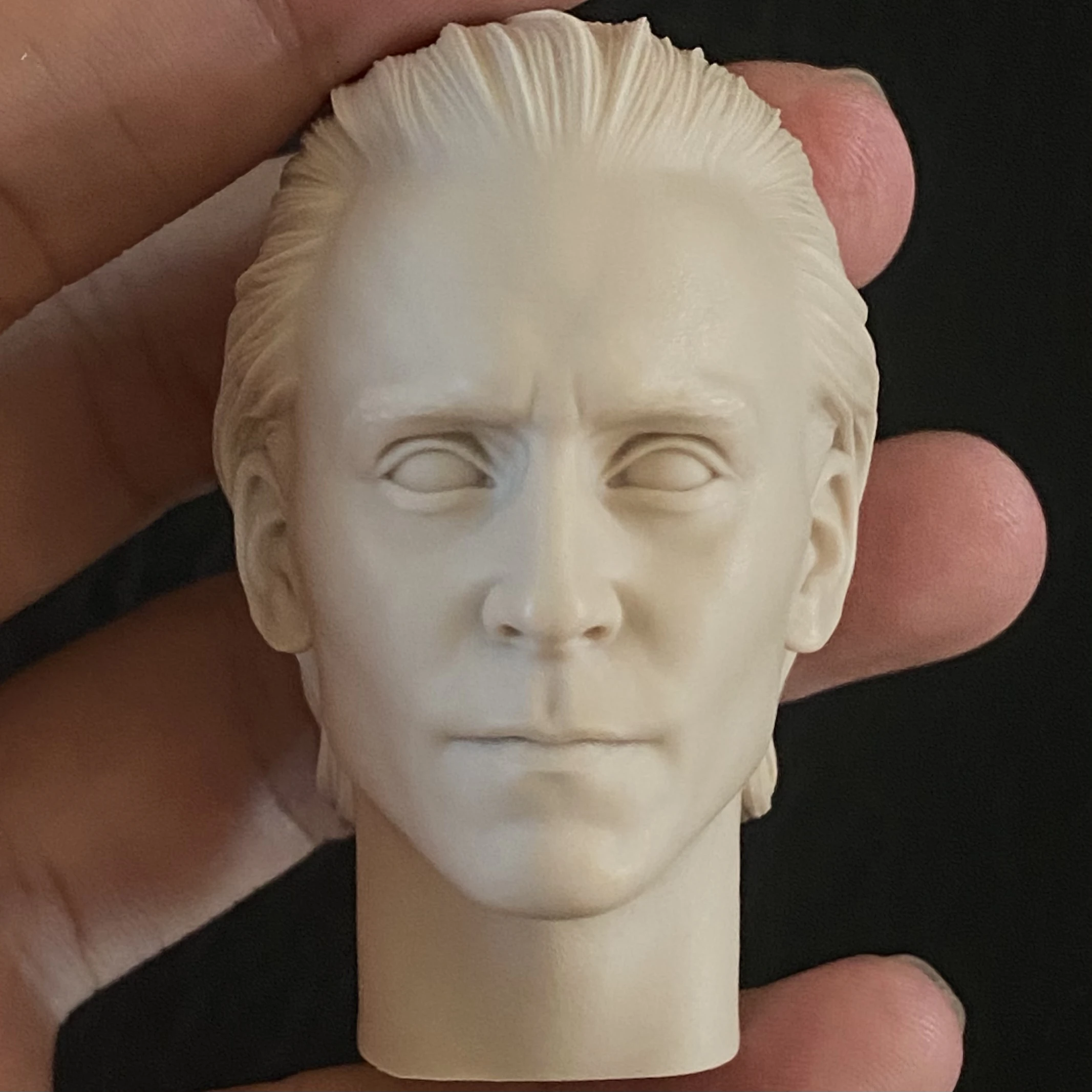 

1:6 Cast Resin Figure Puzzle Kit Figure Head (Tom Hiddleston) Unpainted Sculpted Model (50mm)