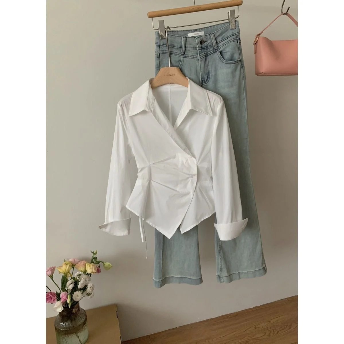 قميص نسائي بتصميم كوري عصري، قصير بخصر ضيق وقصة غير متماثلة، متعدد الاستخدامات، بنمط مخطط، أنيق ومناسب للعمل. #4