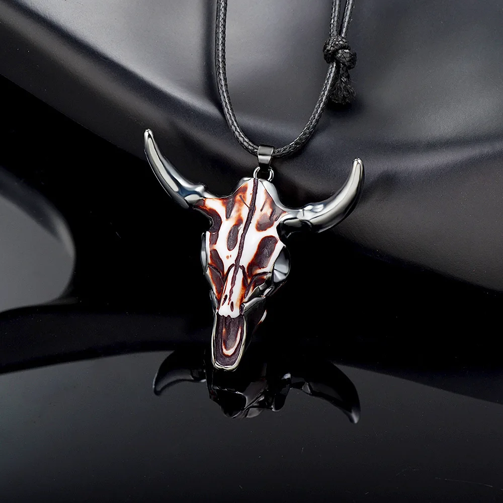 Cattle Head Pendant Necklace Boho Metal Wrapped Bovine Skull Figurine Charm Bull Horn Amulet Jewelry for Men Sweater Neck Chain