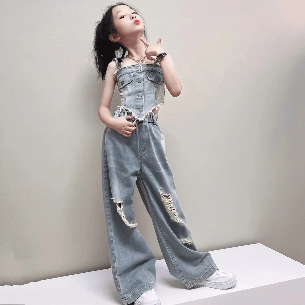 

Teenage girl summer denim suit 2025 new children's suspender wide leg pants two-piece set