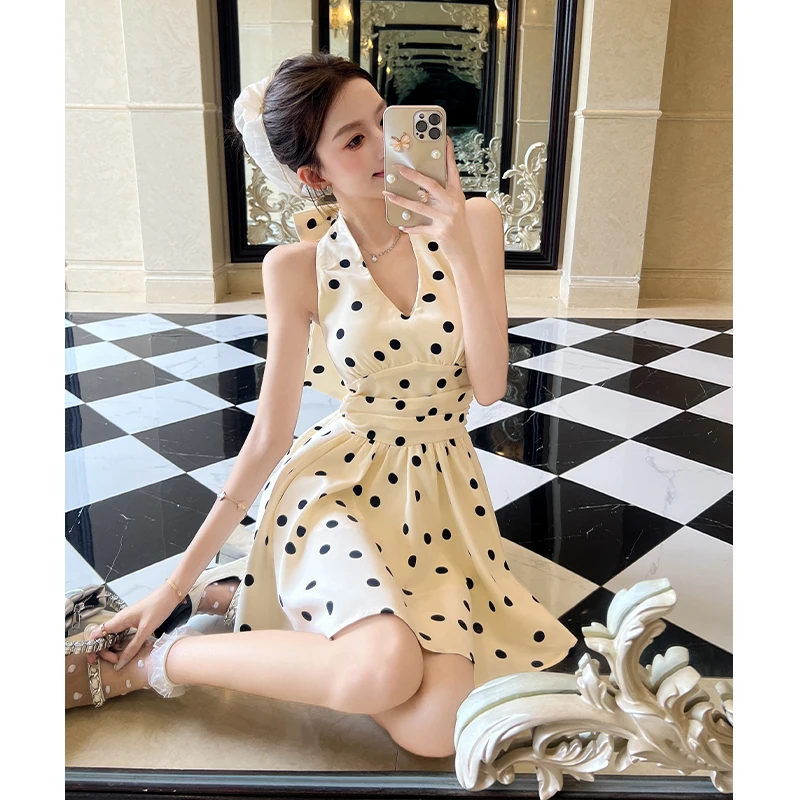 Estate 2025 Abito da donna con collo a pois in stile francese Abito da donna slim fit Gonna corta a trapezio con imbottitura sul petto Mini abito di alta qualità
