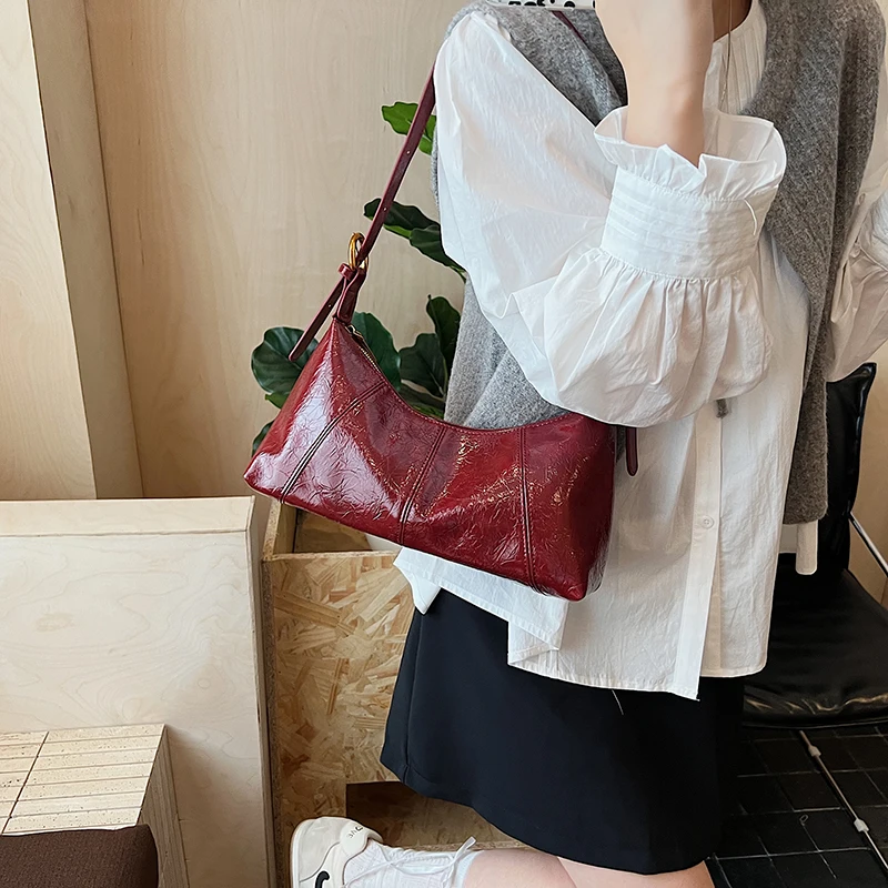 حقيبة كتف PU عالية الجودة بلون سادة، حقيبة يد نسائية عصرية جديدة بسحاب، حقيبة كروس بسيطة متعددة الاستخدامات