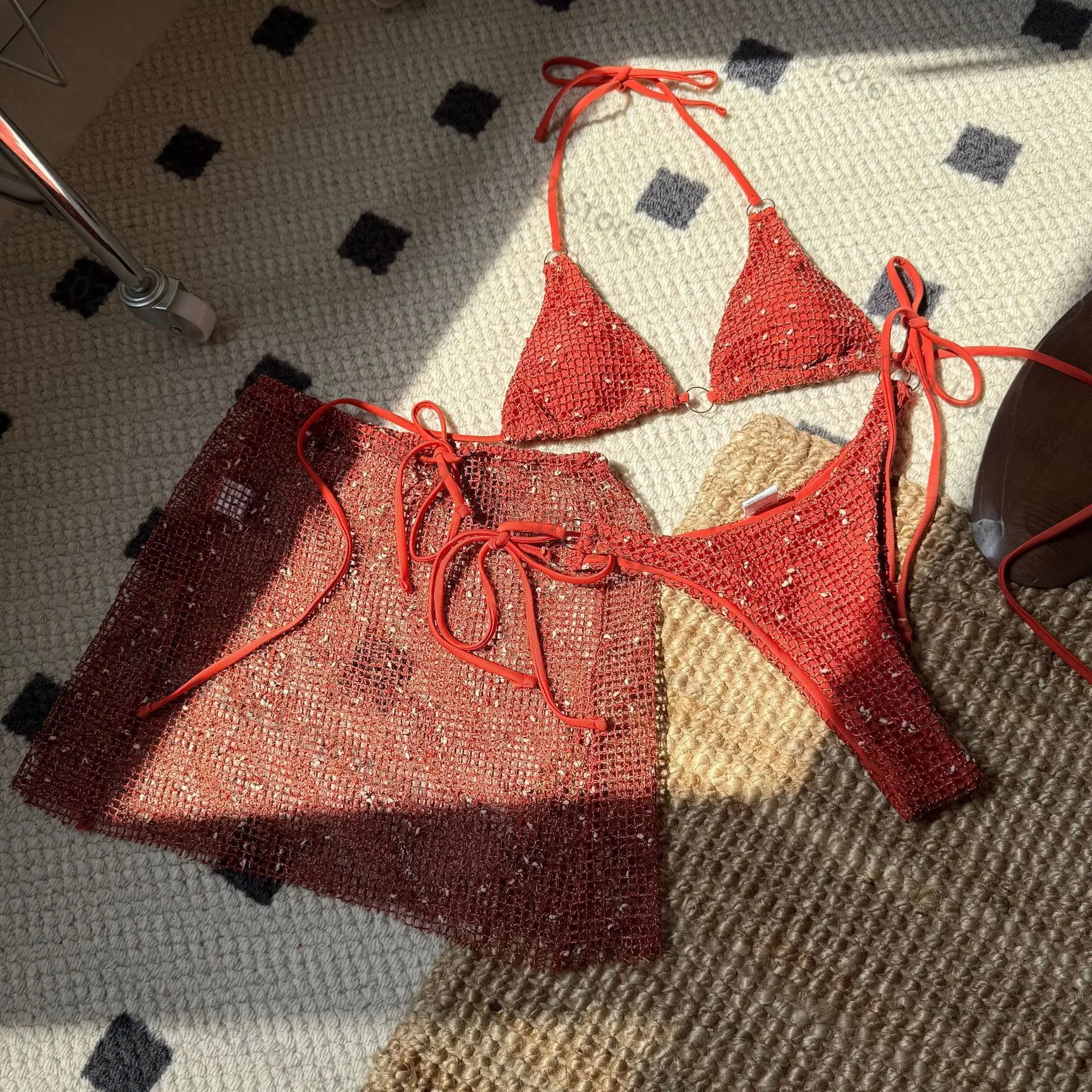 

С сетчатой юбкой-саронг, бикини с лямкой на шее, женские купальники, женский купальник, комплект бикини из трех частей, ажурный купальный костюм, пляжная одежда для плавания