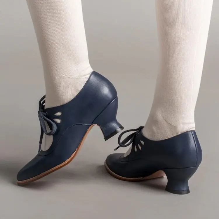 Damen Vintage Schnürschuhe mit niedrigem Absatz, viktorianische Hochzeitsschuhe, Renaissance-Kostümschuhe, Schmetterlingsflügel-Spitzenschuhe – Detail 15