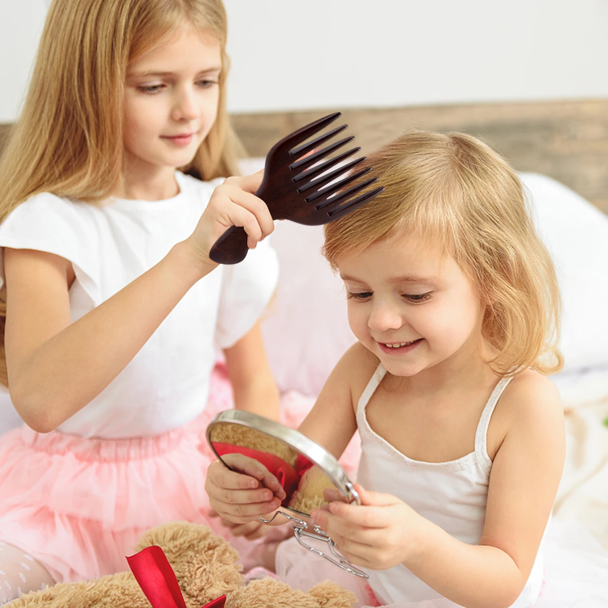 

1Pcs Ebony Massage Comb Hand Carved Durable Wooden Head Scalp Massager Anti Static Sandalwood Comb Massage Combs