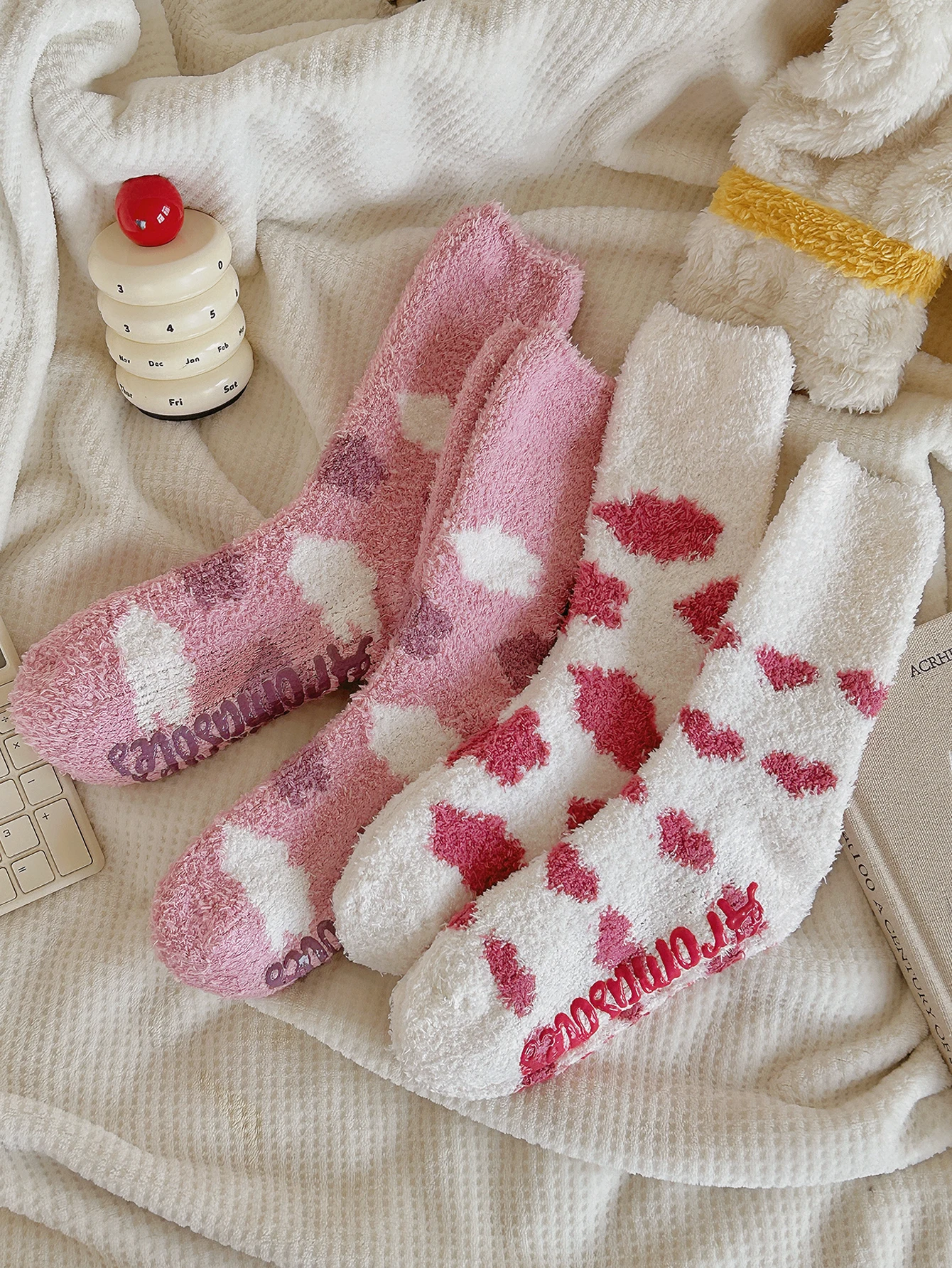 

3 pairs of women's thick coral fleece socks: fleece-lined and thickened, winter home socks for autumn and winter