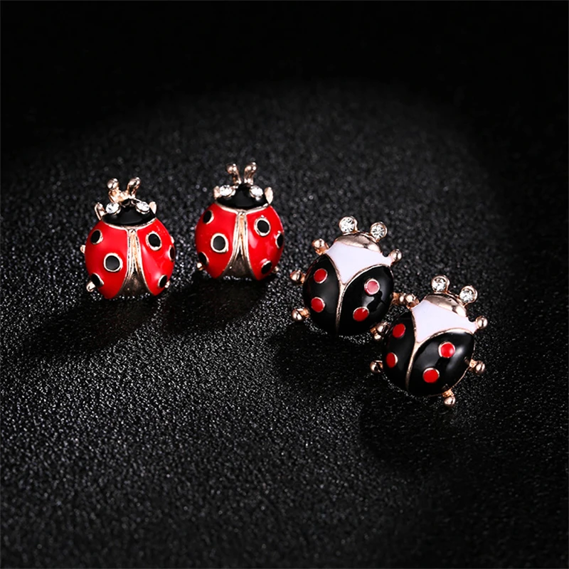 1Pair Insect Earrings Exquisite Paint Stud Earrings Red Oil Ladybug Ear Studs Fashion Handmade Animal Rhinestone Female Jewelry