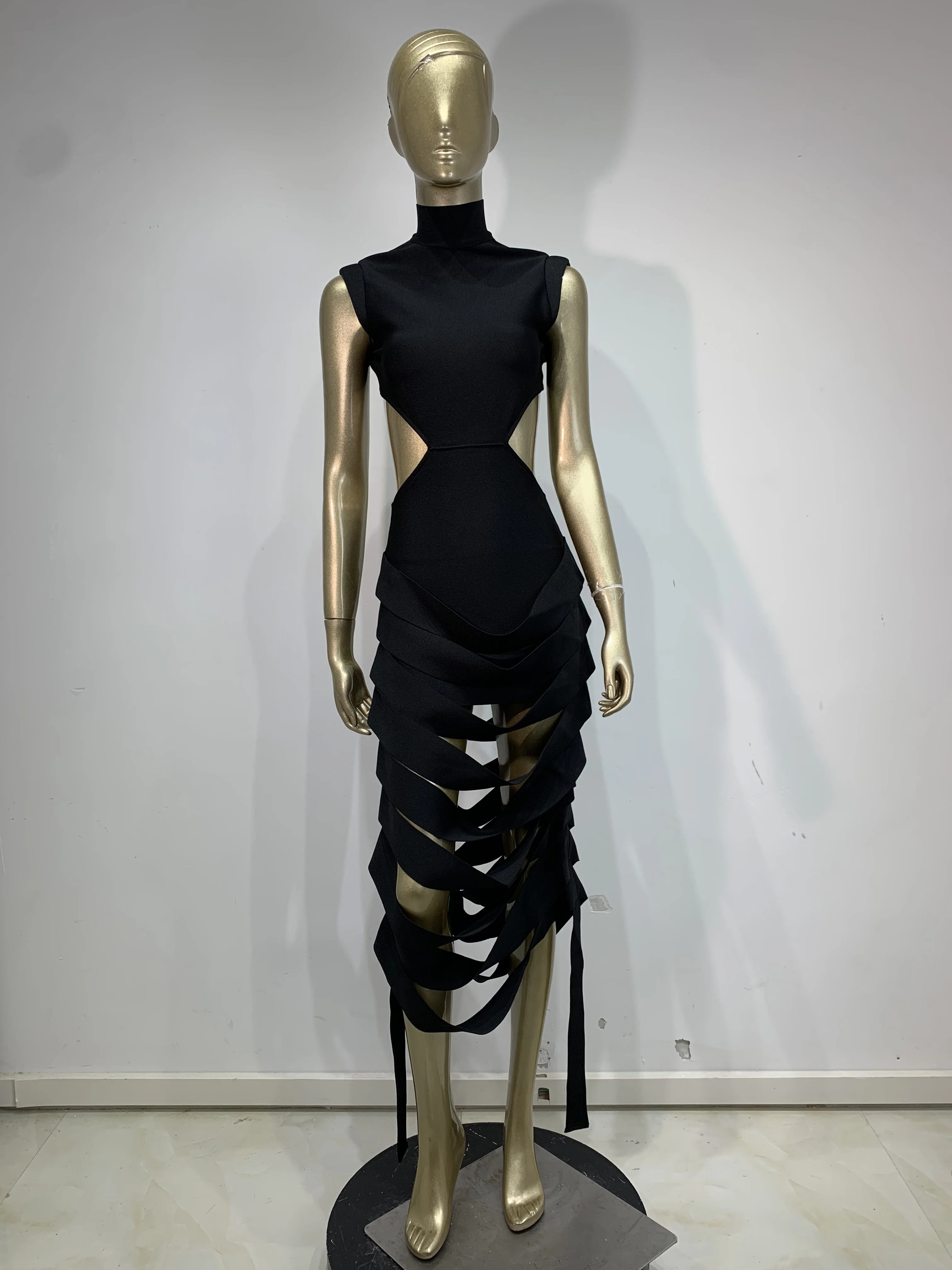 เดรสสไตล์พังก์สำหรับผู้หญิง สีดำ แบบผูกเชือก ไม่มีแขน โชว์หลัง ผ่าข้าง ยาวปานกลาง เหมาะสำหรับงานปาร์ตี้กลางคืน งานเลี้ยง หรือโอกาสพิเศษ