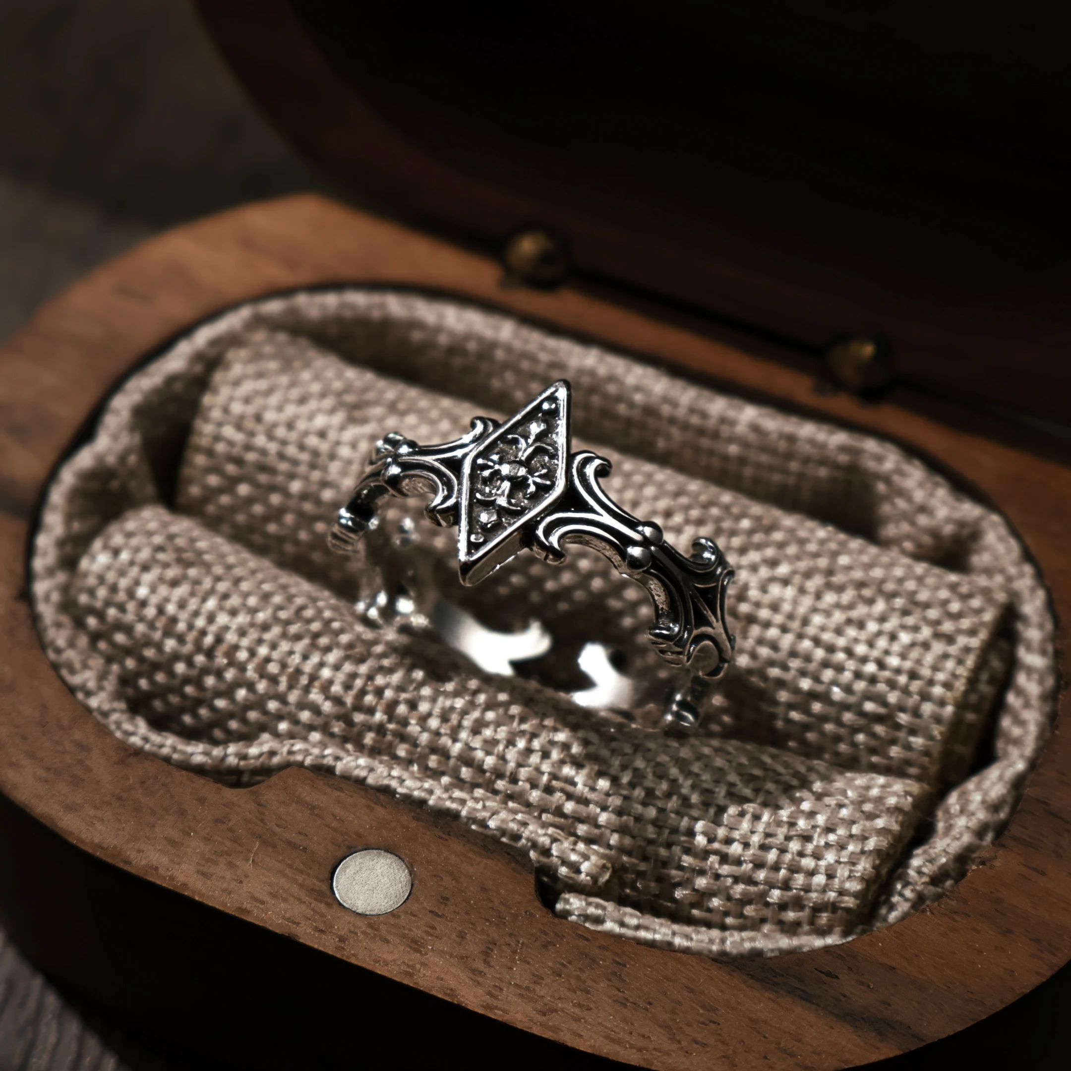 Retro Iris Kreuz Rhombus Verstellbarer Offener Ring für Männer Versilbertes Messing Gothic Punk Edgy Schmuck Unisex Accessoires Cooles Geschenk – Detail 13