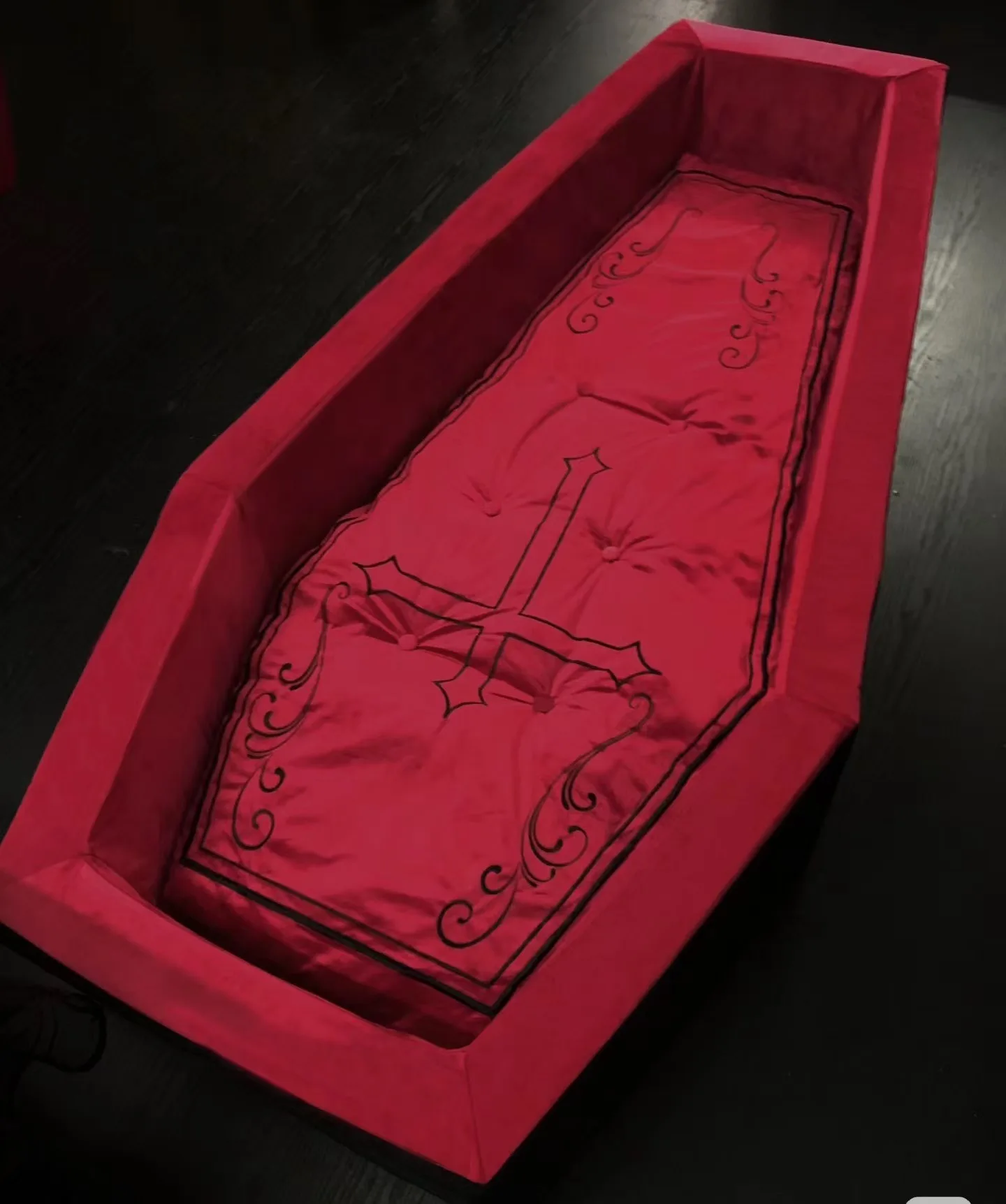 Halloween Gothic Coffin Bed Human Dog Bed For People Adults Washble Coffin Cat Bed Fluffy Pet Bed Red & Black Nest