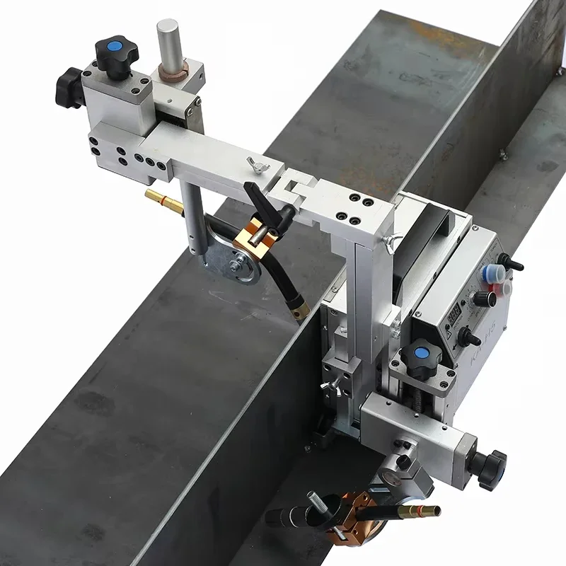 

Промышленный сварочный аппарат с низким содержанием обслуживания. Прочный встроенный промышленный сварочный аппарат высокой мощности.