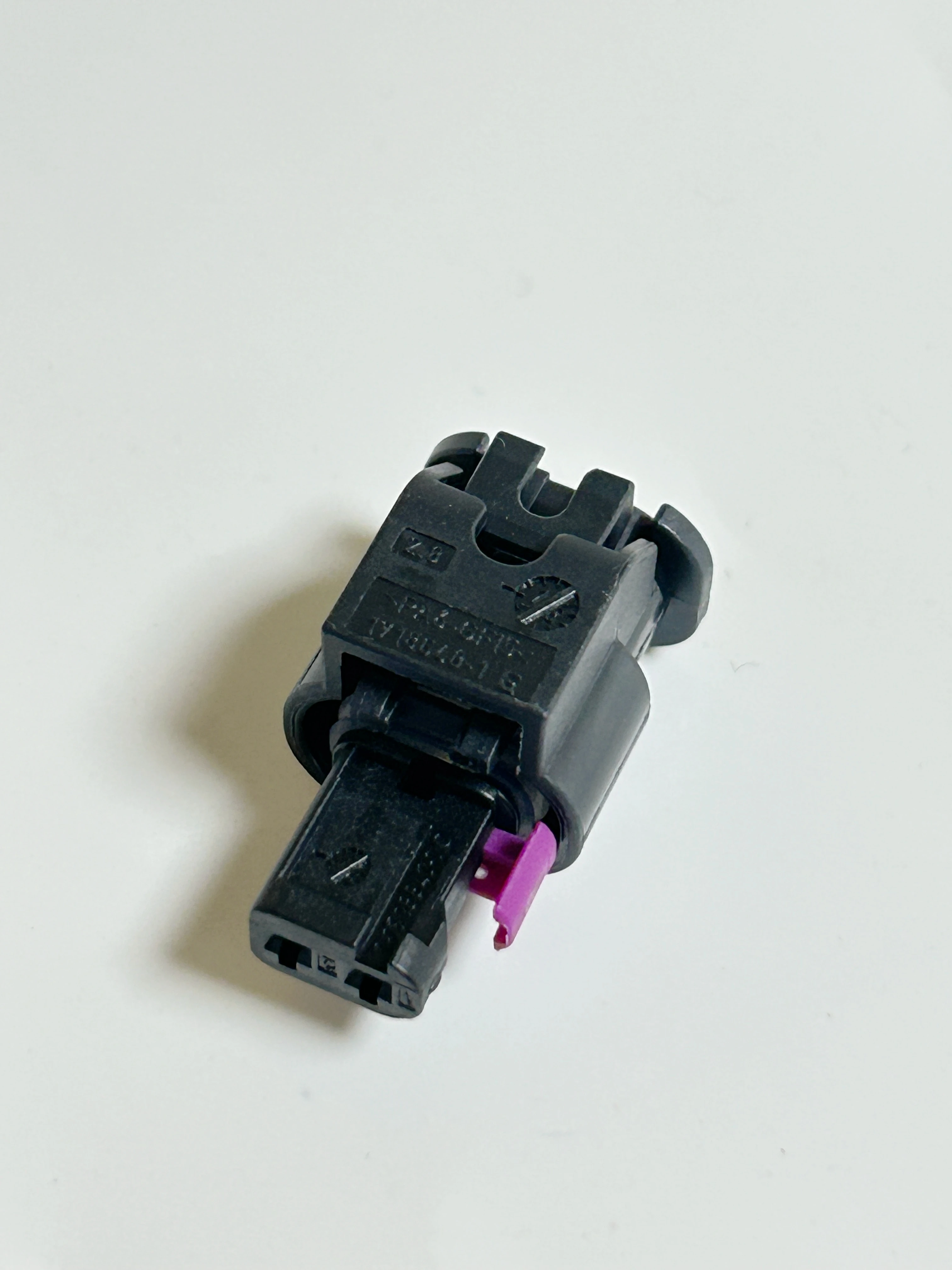 2P 4F0973702 Automotive fuel nozzle high pressure pump plug