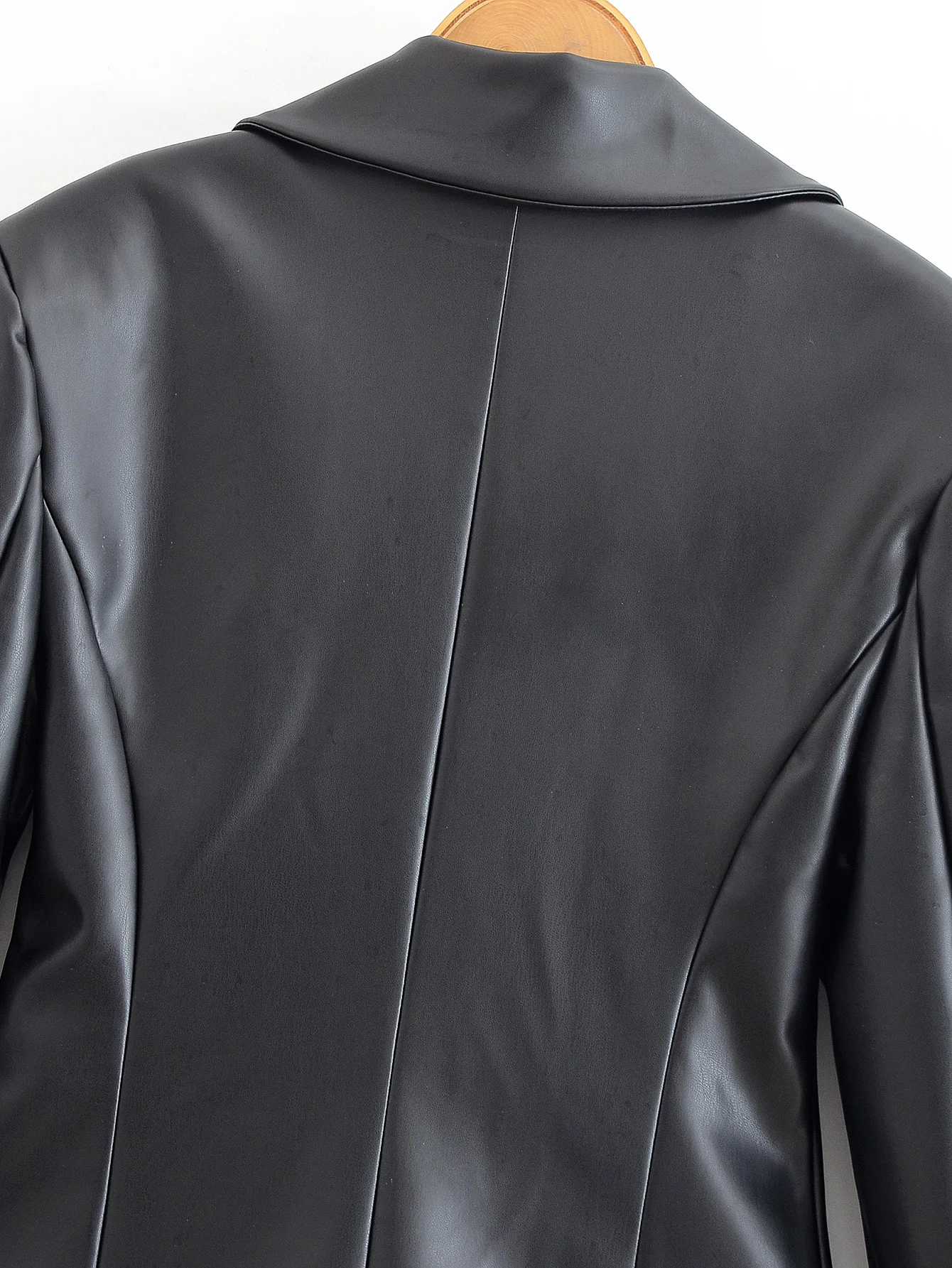 女性のレザーブレザー ジャケット ターンダウンカラー スリミング ワンボタン 秋の新作 女性フルスリーブ ポケットコート シックなアウターウェア