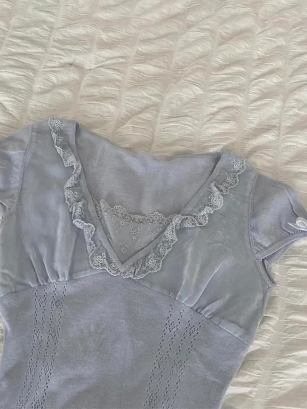 T-shirt V-ne con giunture in pizzo blu T-shirt estiva da donna vintage retrò o spalla lunghezza misto cotone vestibilità regolare ort Sve Tee