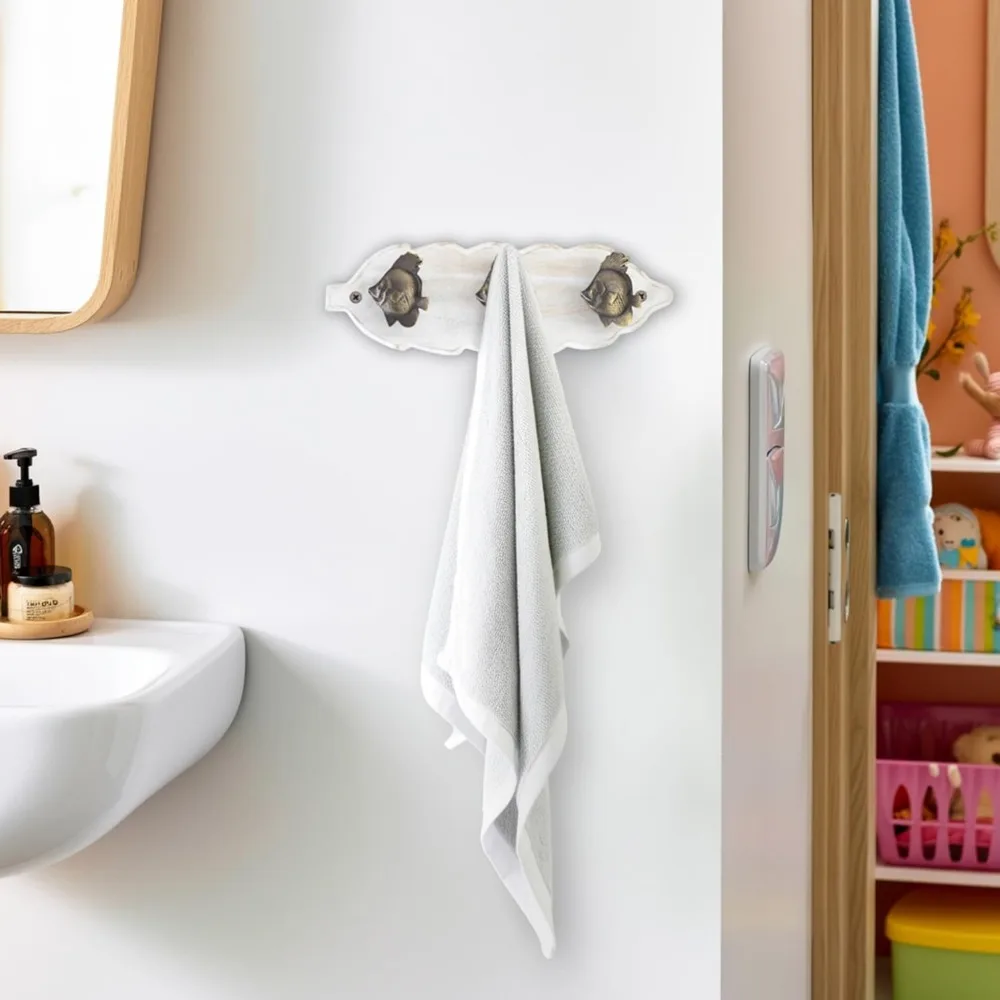 رف معطف عتيق مثبت على الحائط مع 3 خطافات نحاسية عتيقة - قاعدة خشبية بيضاء متعثرة، قبعة على الطراز البحري وسكة معطف #5