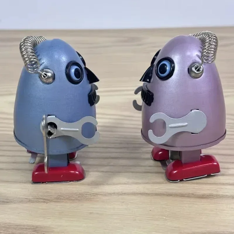 Clockwork Toy Blue Pink Egg Shaped Walking Robot Brithday Christmas Gift Wind Up Toy Metal Tin Collection Retro Mechanical Toy
