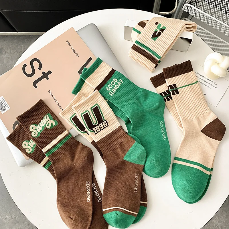 Calcetines deportivos e informales para mujer, medias de estilo universitario japonés, color café verde, moda de otoño e invierno, novedad